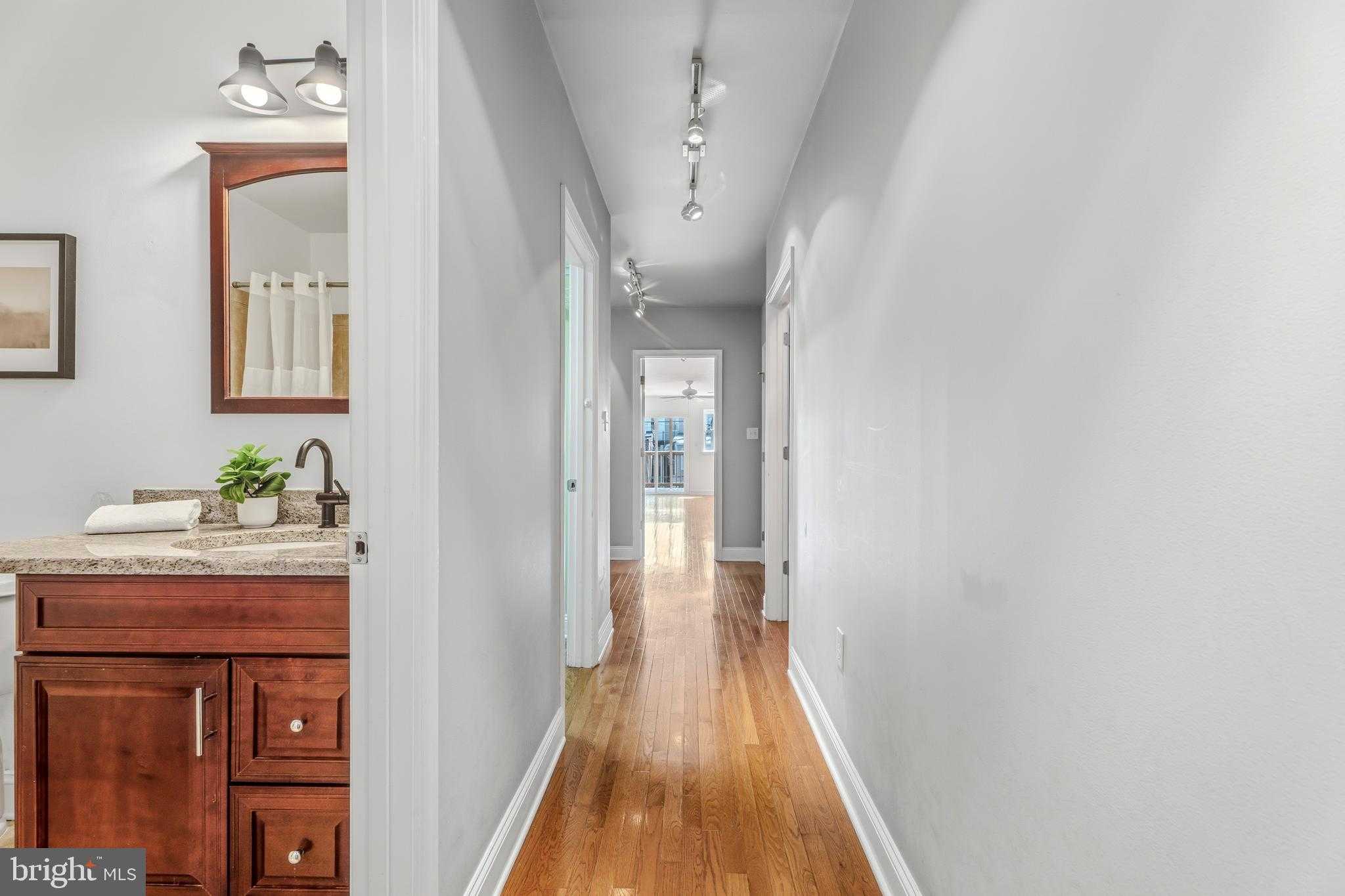 2417 Saint Paul St photo 29