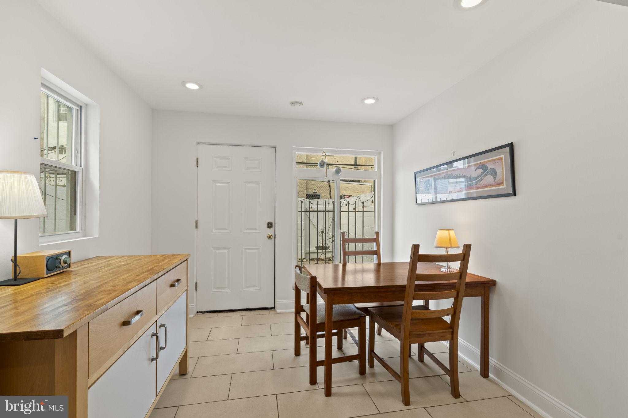 1913 Carpenter St photo 13