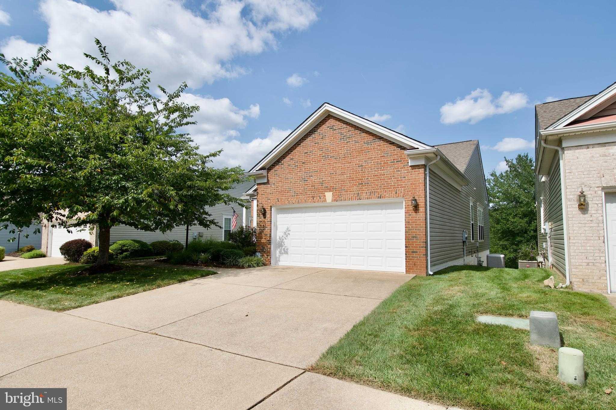 1842 Faversham Way photo 2