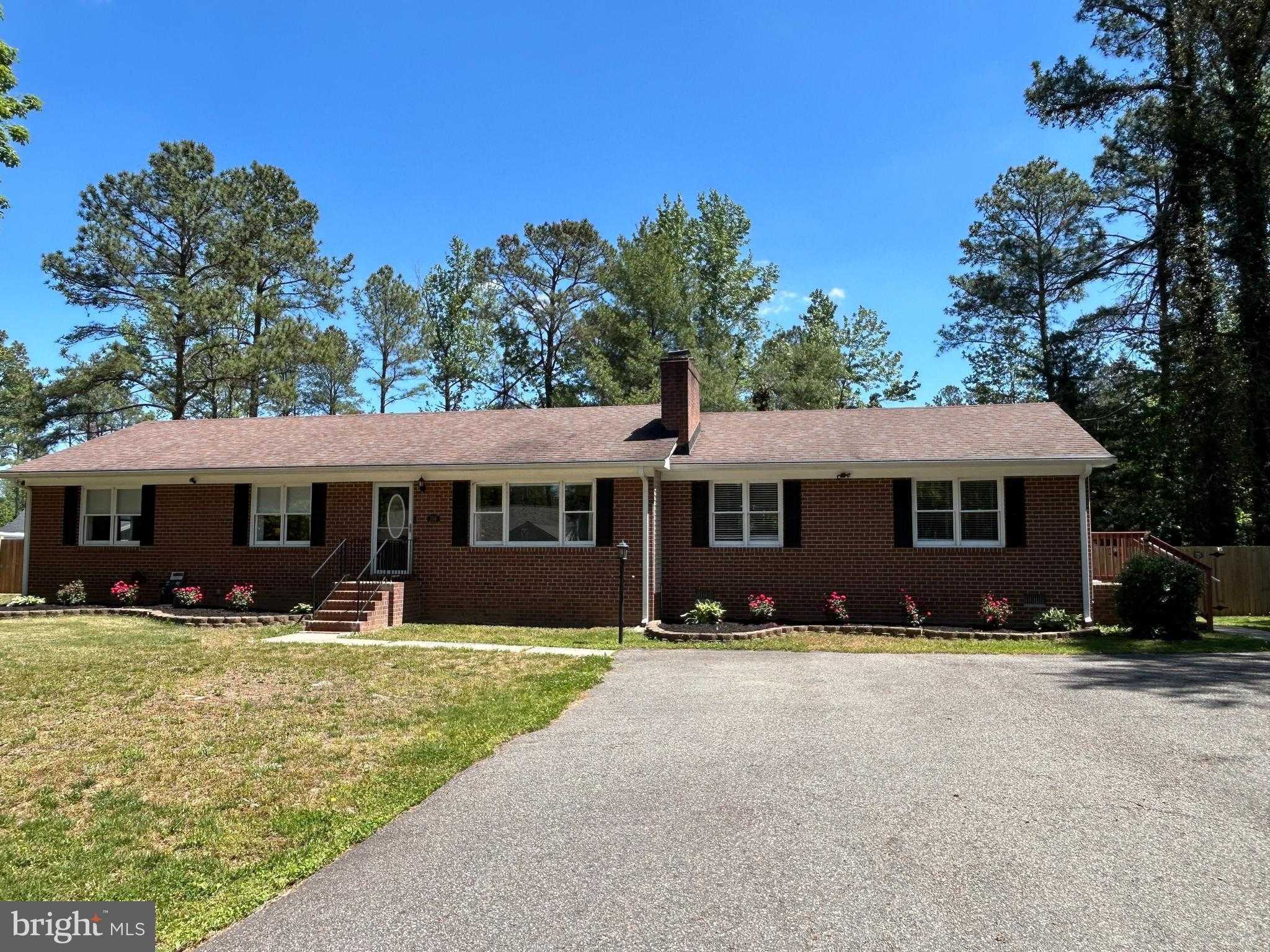 736 Annapolis Dr photo 3