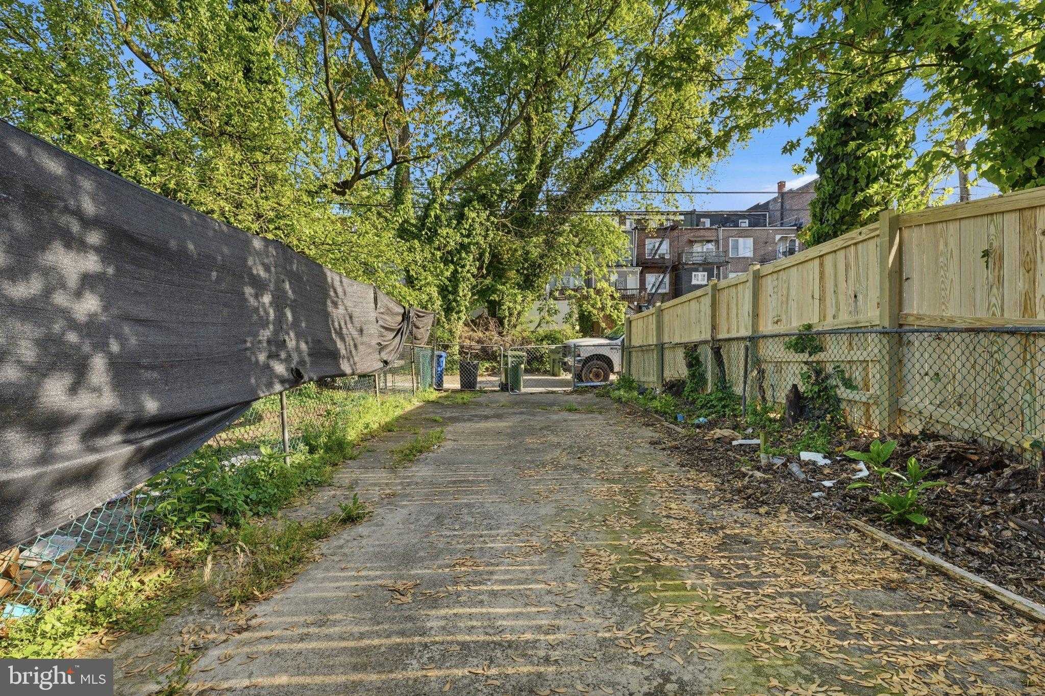 2013 E 31st St photo 24