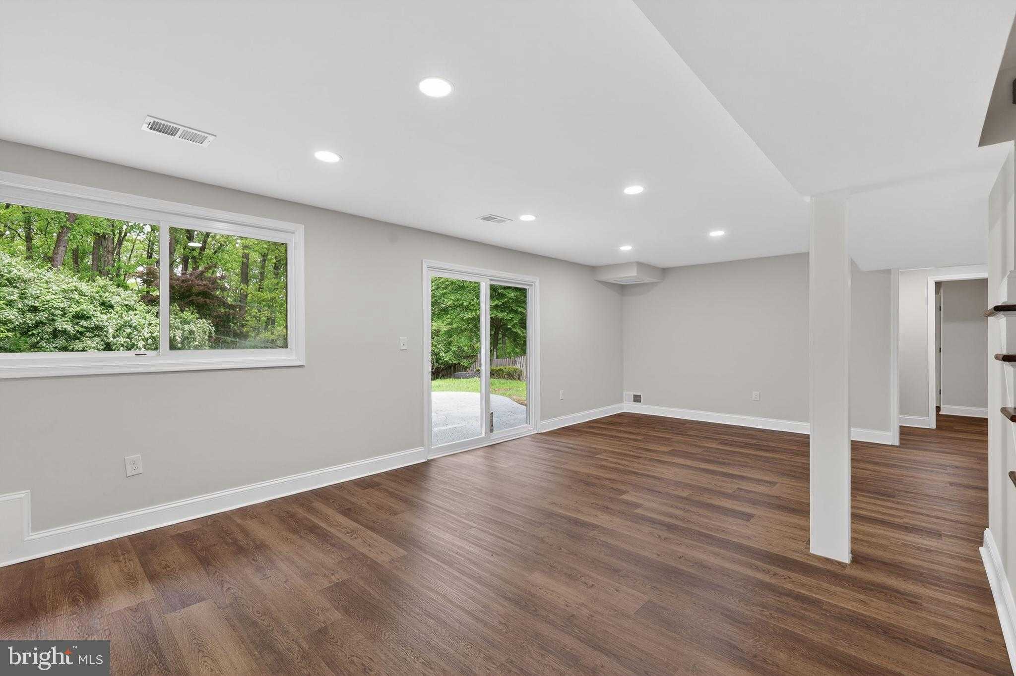 731 Owens St photo 29