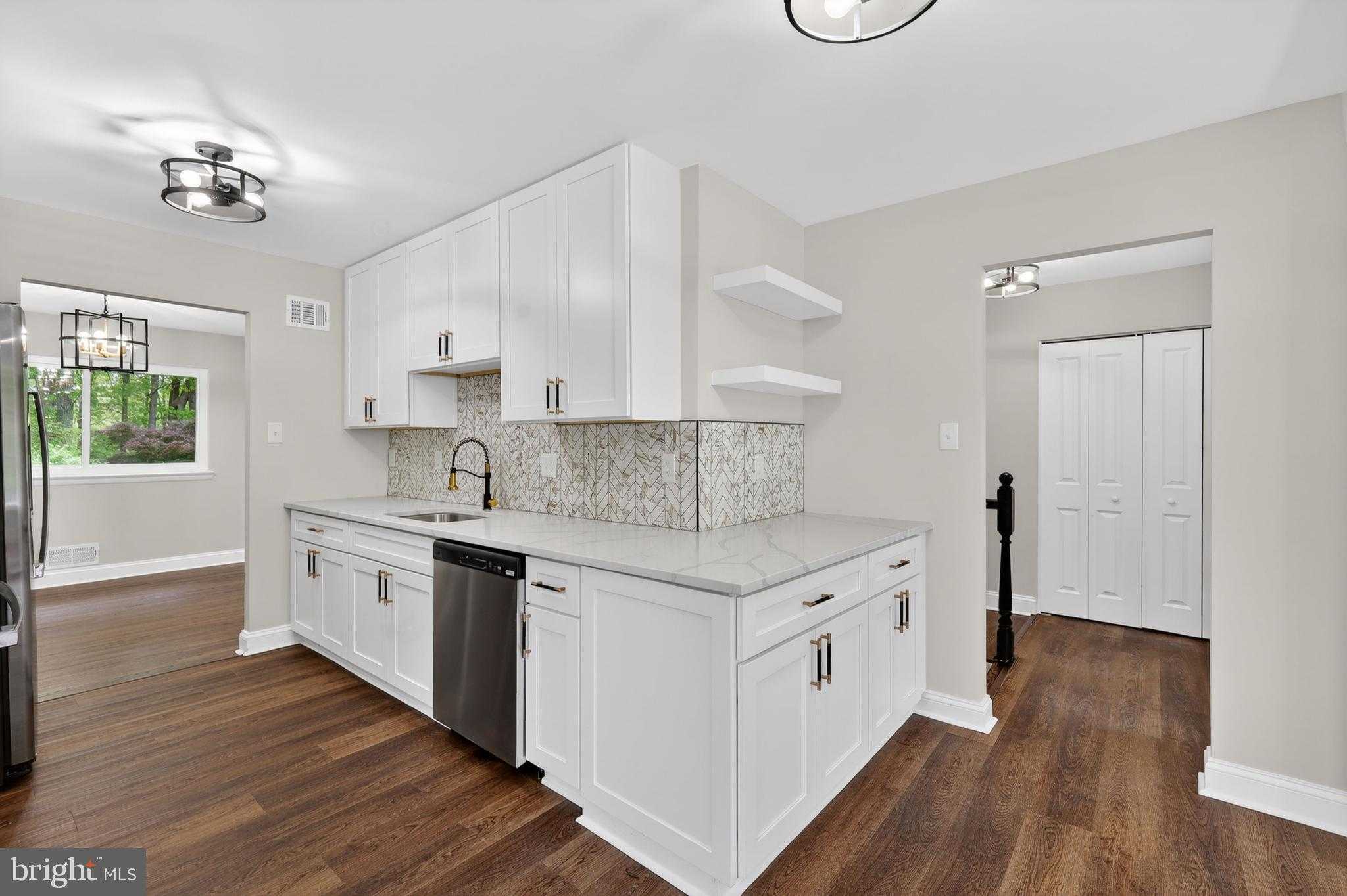 731 Owens St photo 4