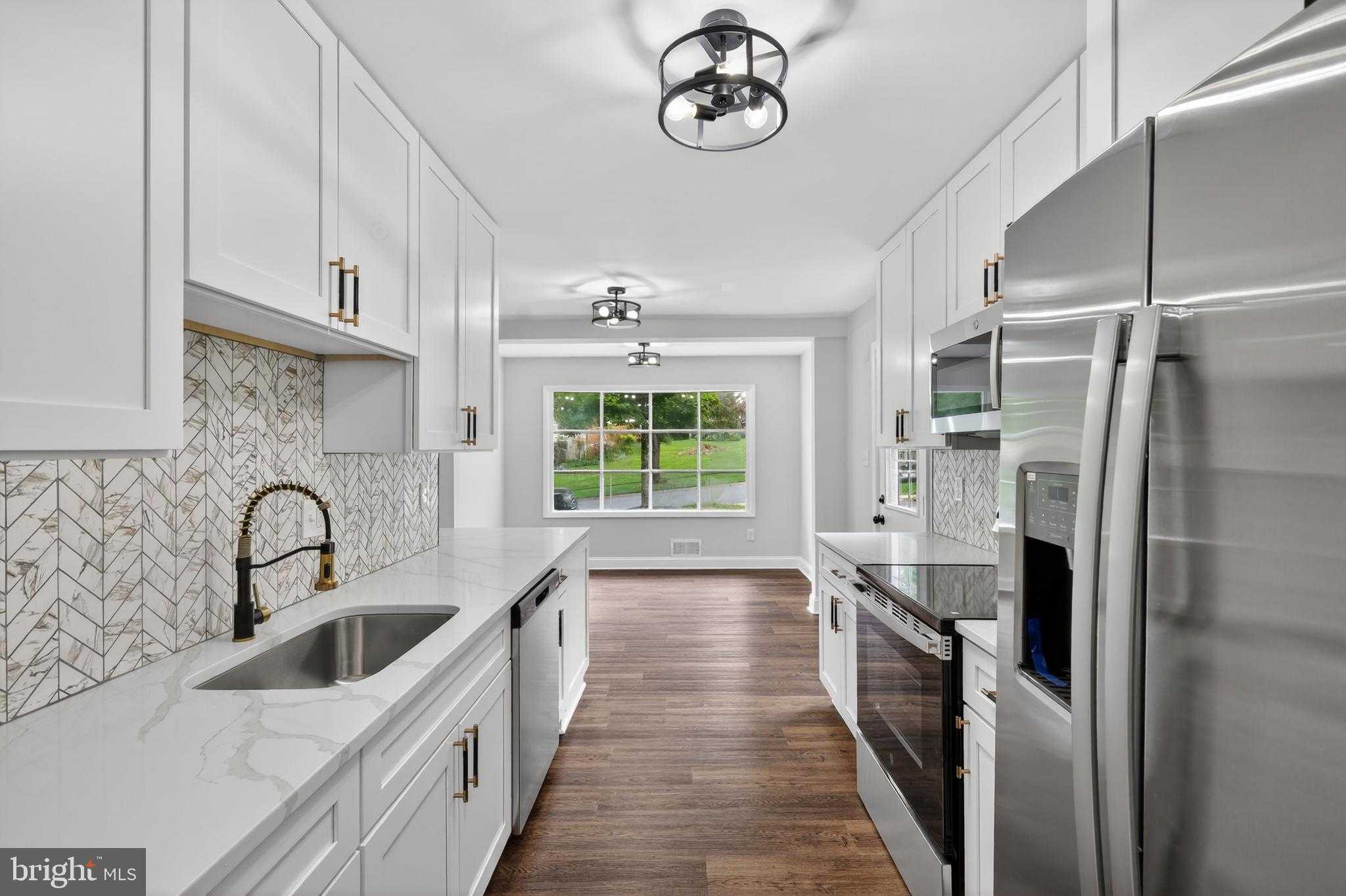 731 Owens St photo 8