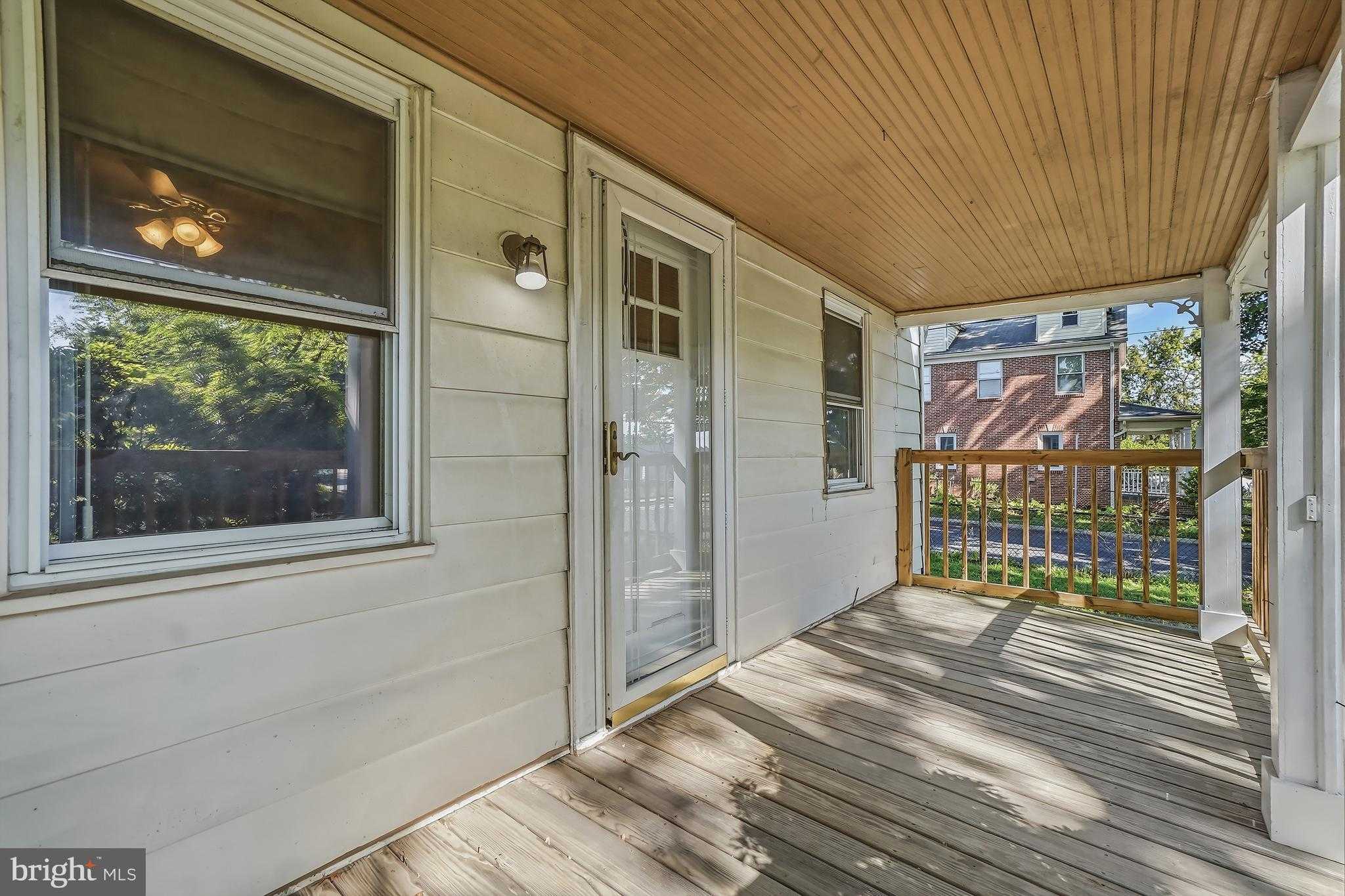 102 N Horners Ln photo 2