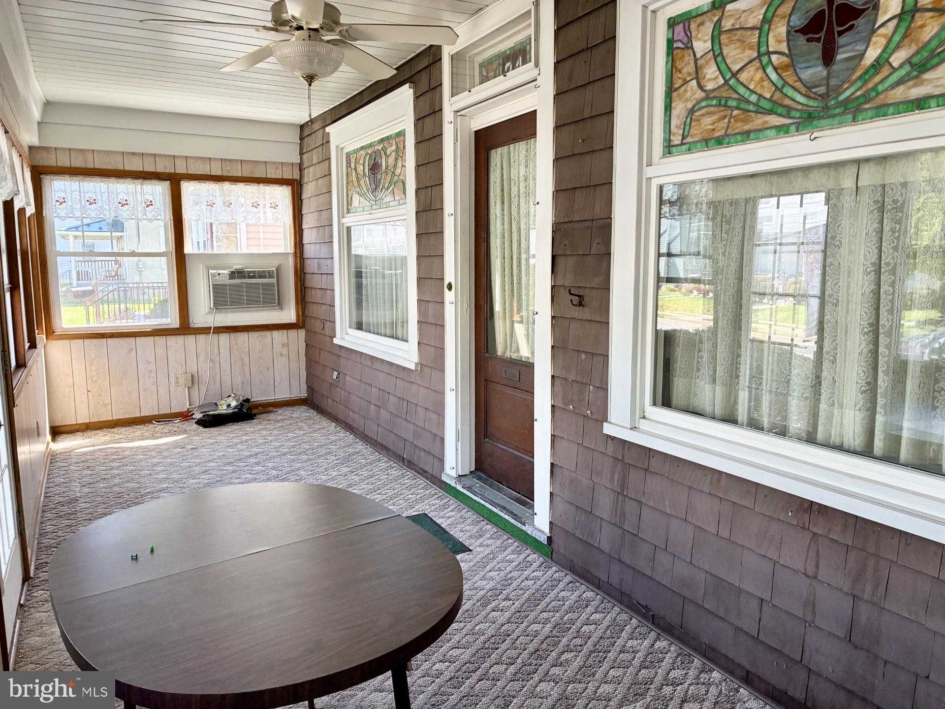 24 E High St photo 21