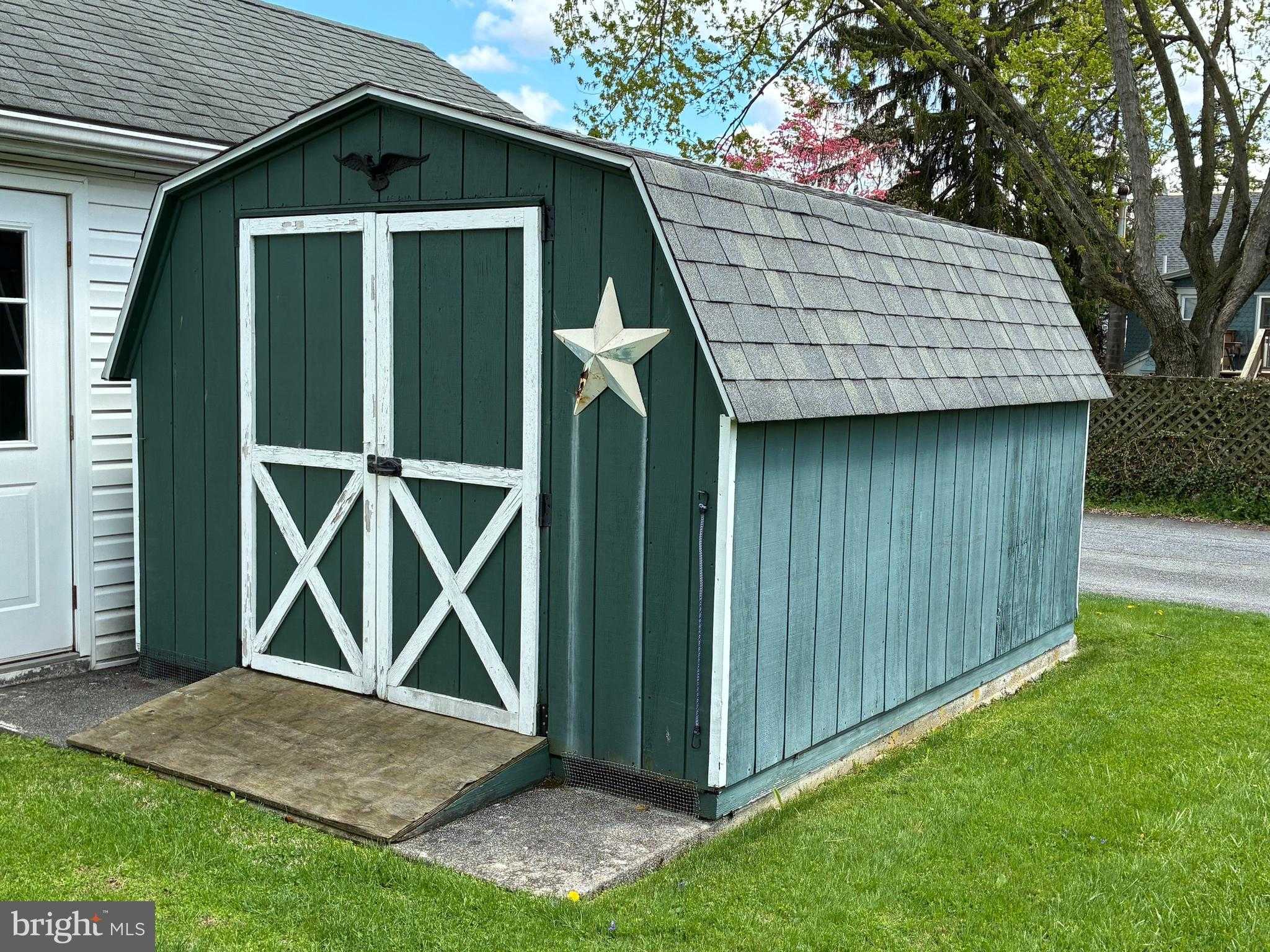 24 E High St photo 27