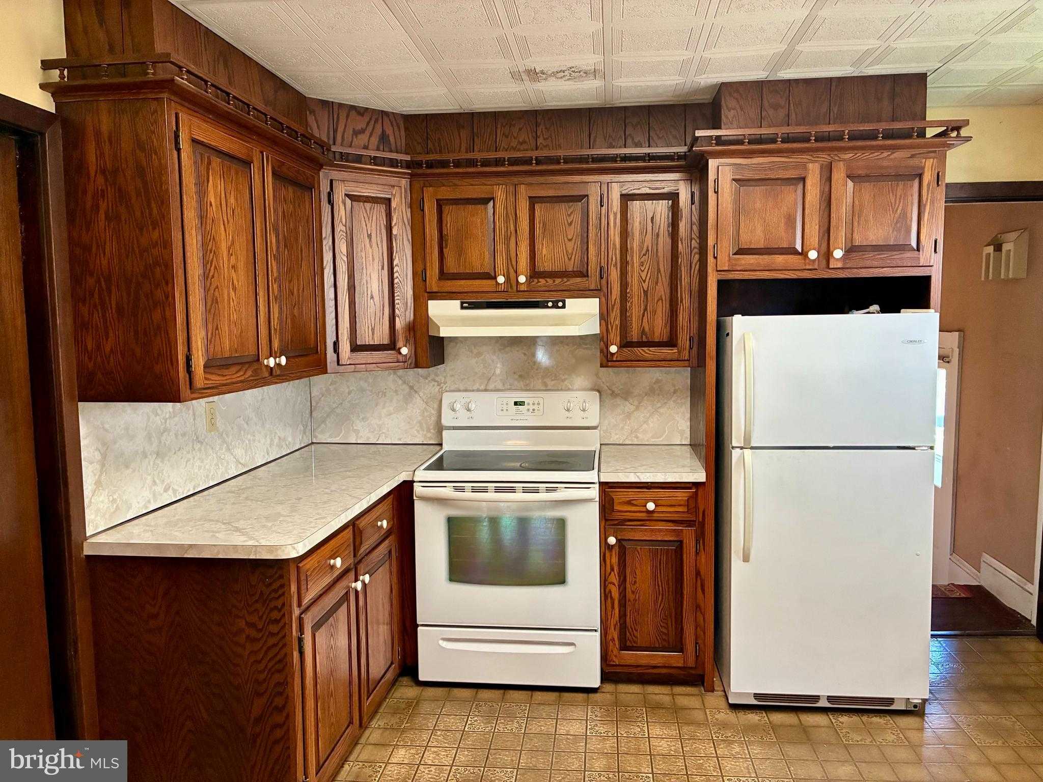 24 E High St photo 8