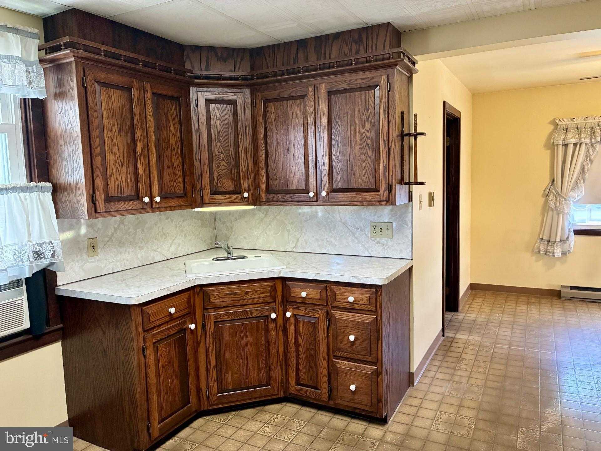 24 E High St photo 9