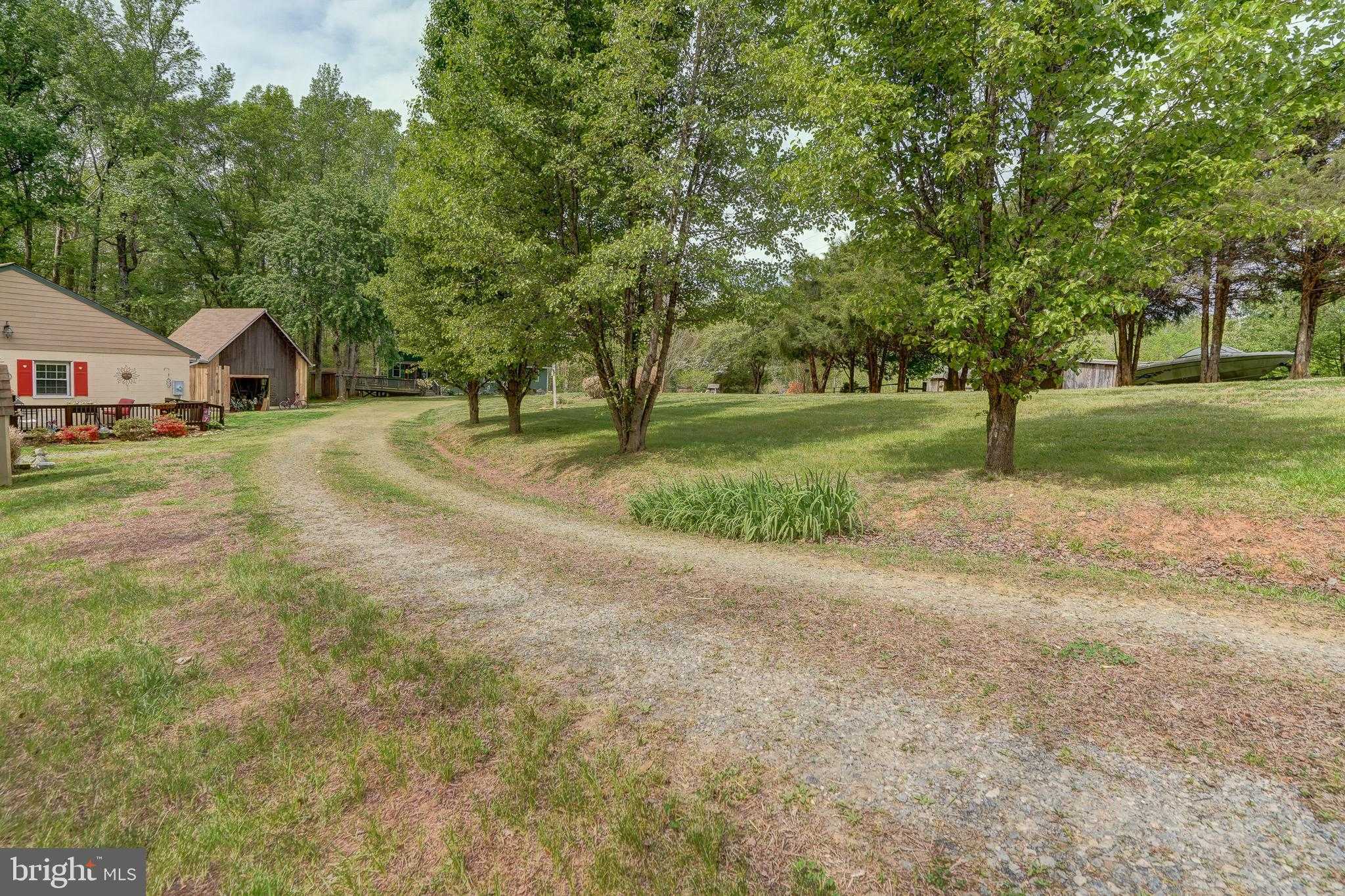 516 Apple Grove Rd photo 5