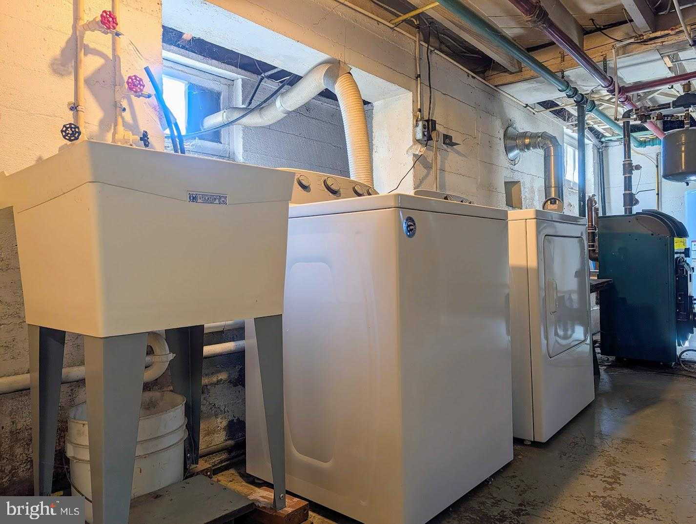 89 Williams St photo 46