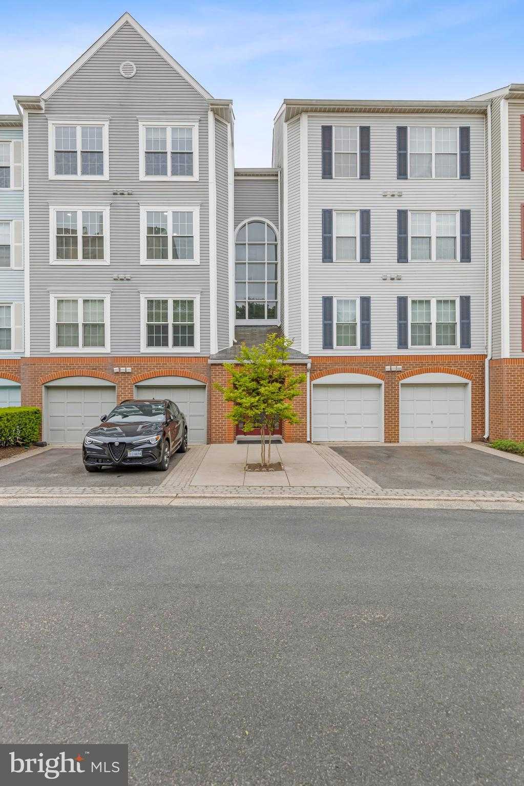 257 S Pickett St Apt 302 photo 1