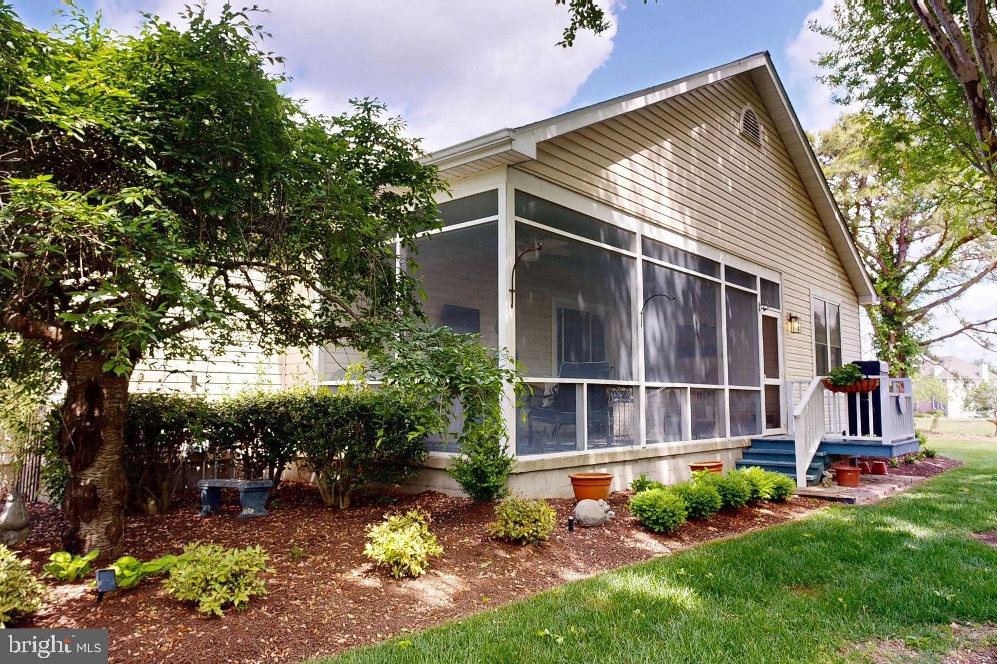 28504 Clubhouse Dr photo 4