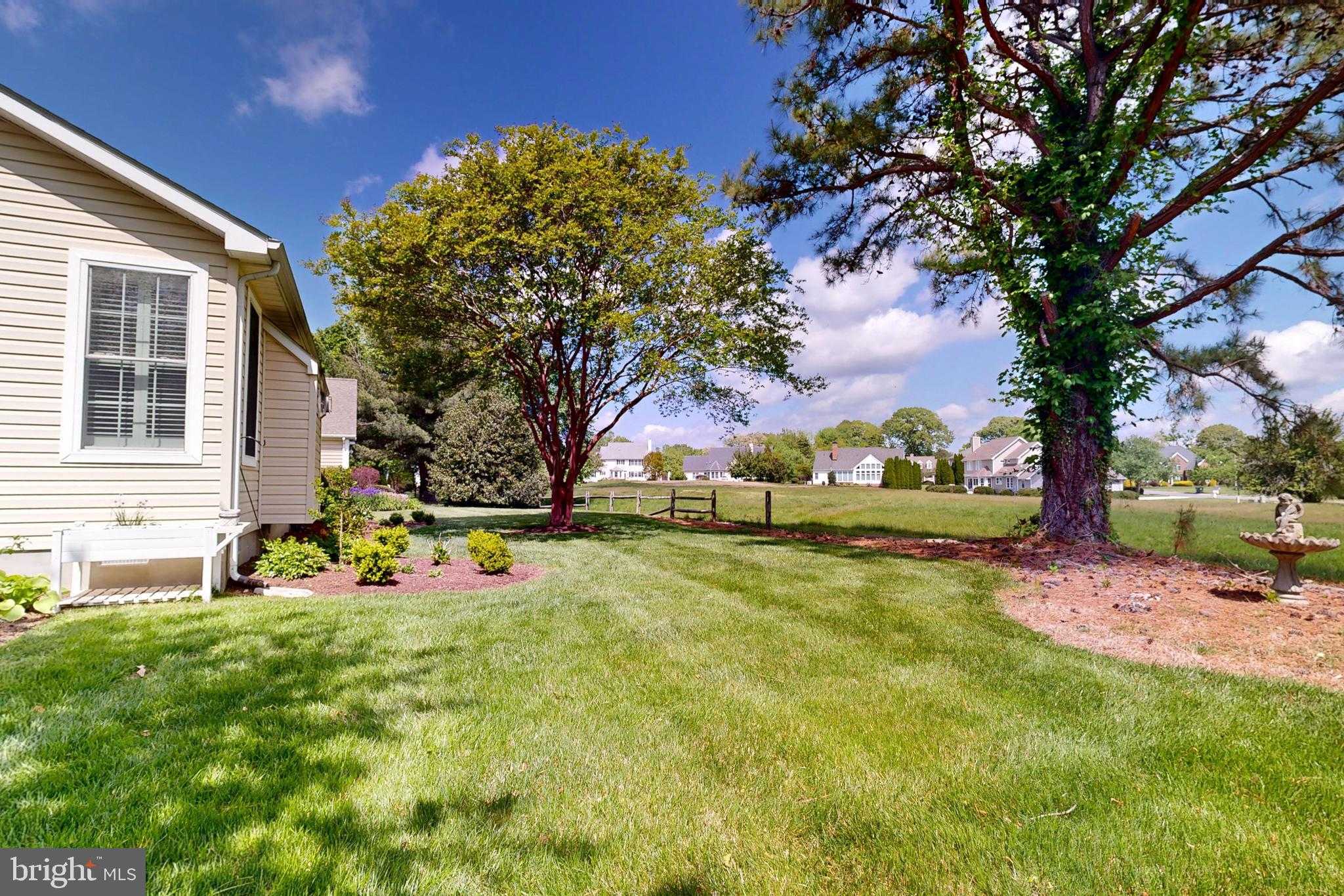 28504 Clubhouse Dr photo 5