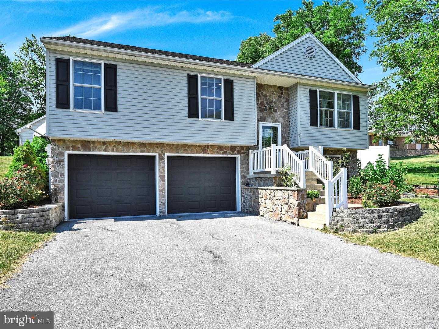 3227 Joyce St photo 3