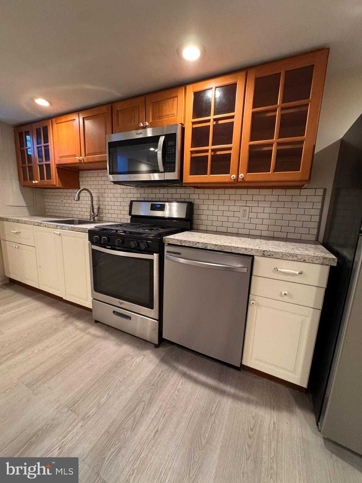 2340 Christian St photo 24