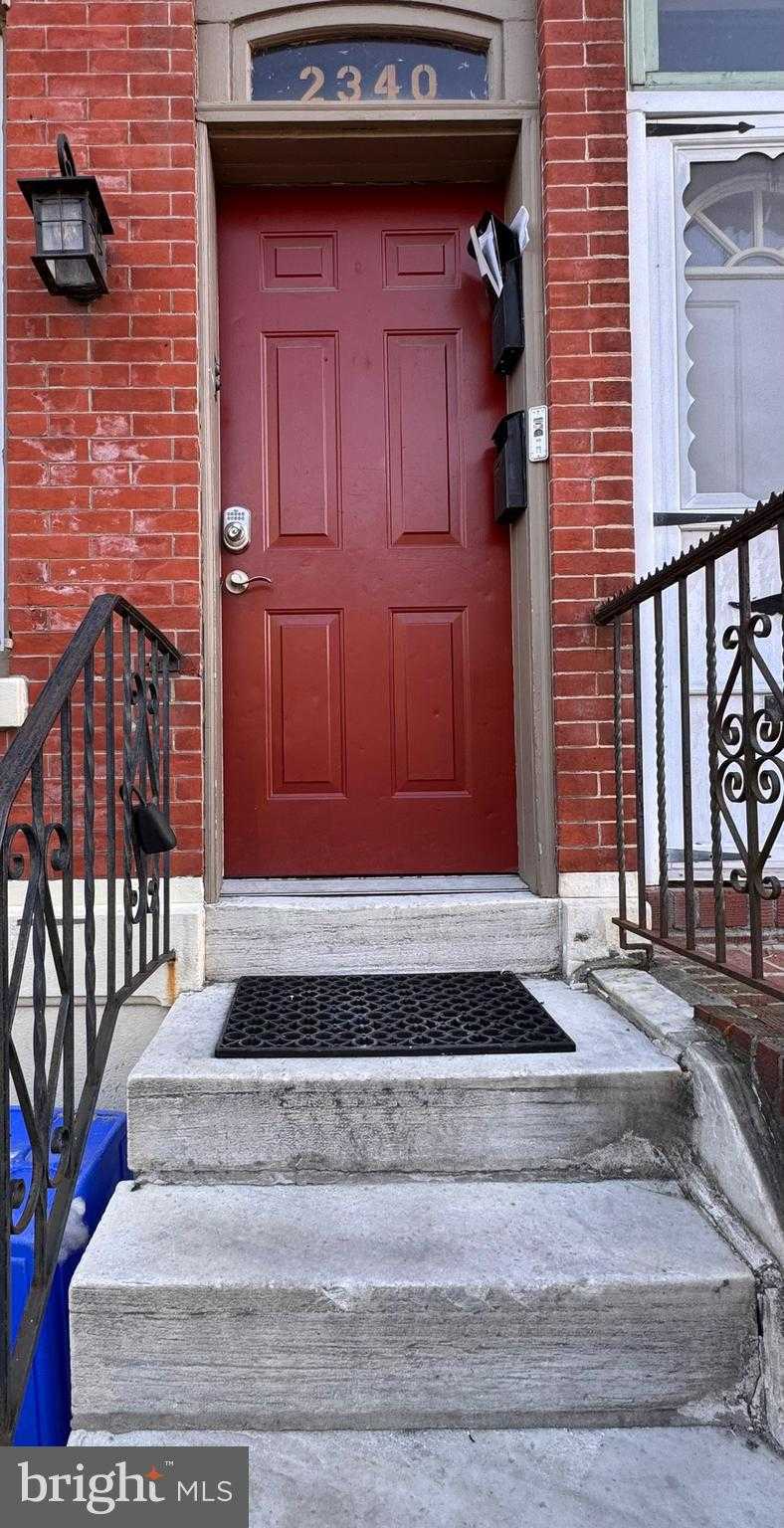 2340 Christian St photo 4