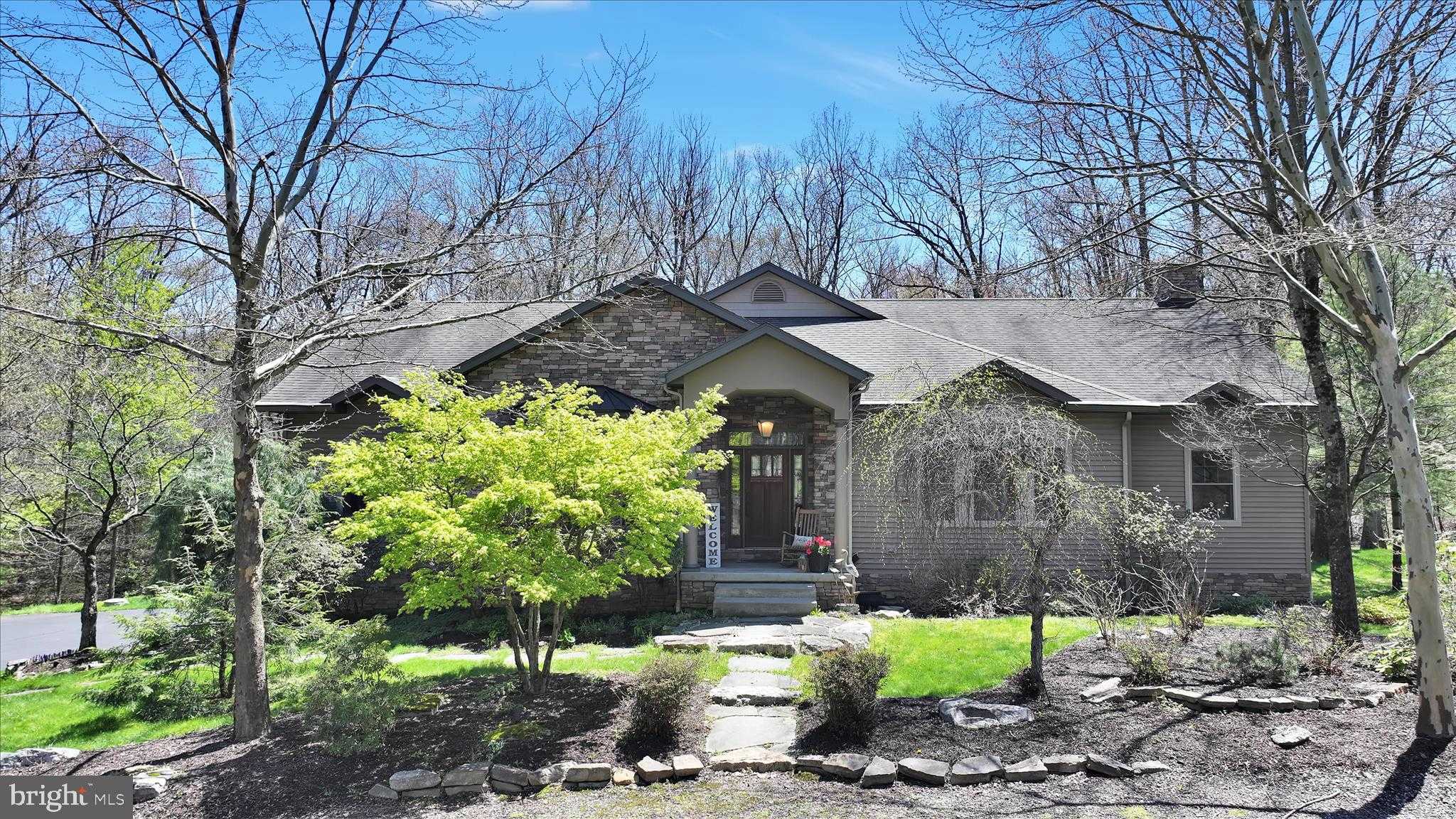 220 Lake Dr photo 2