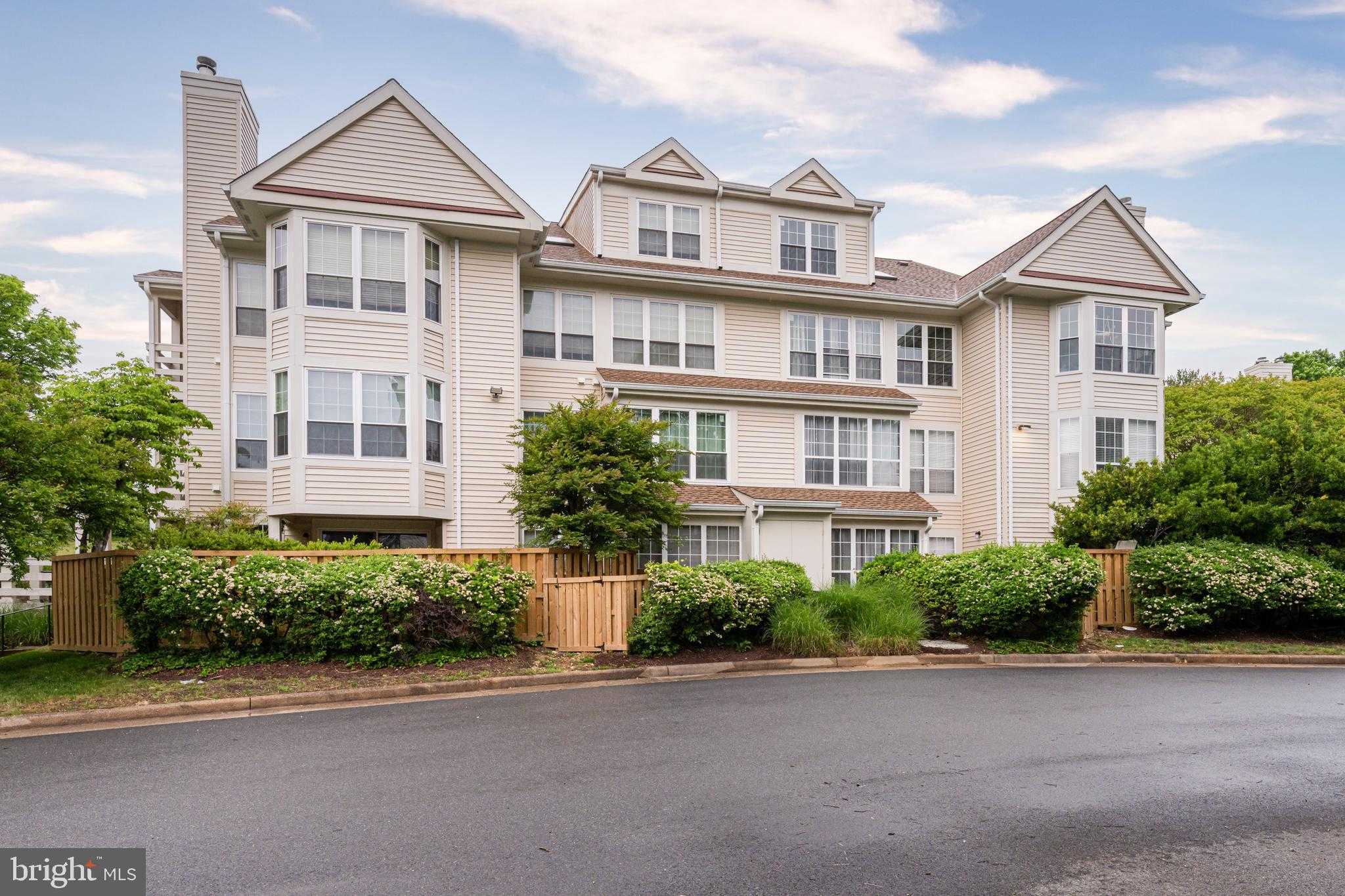 4505 Hazeltine CT Unit D photo 2