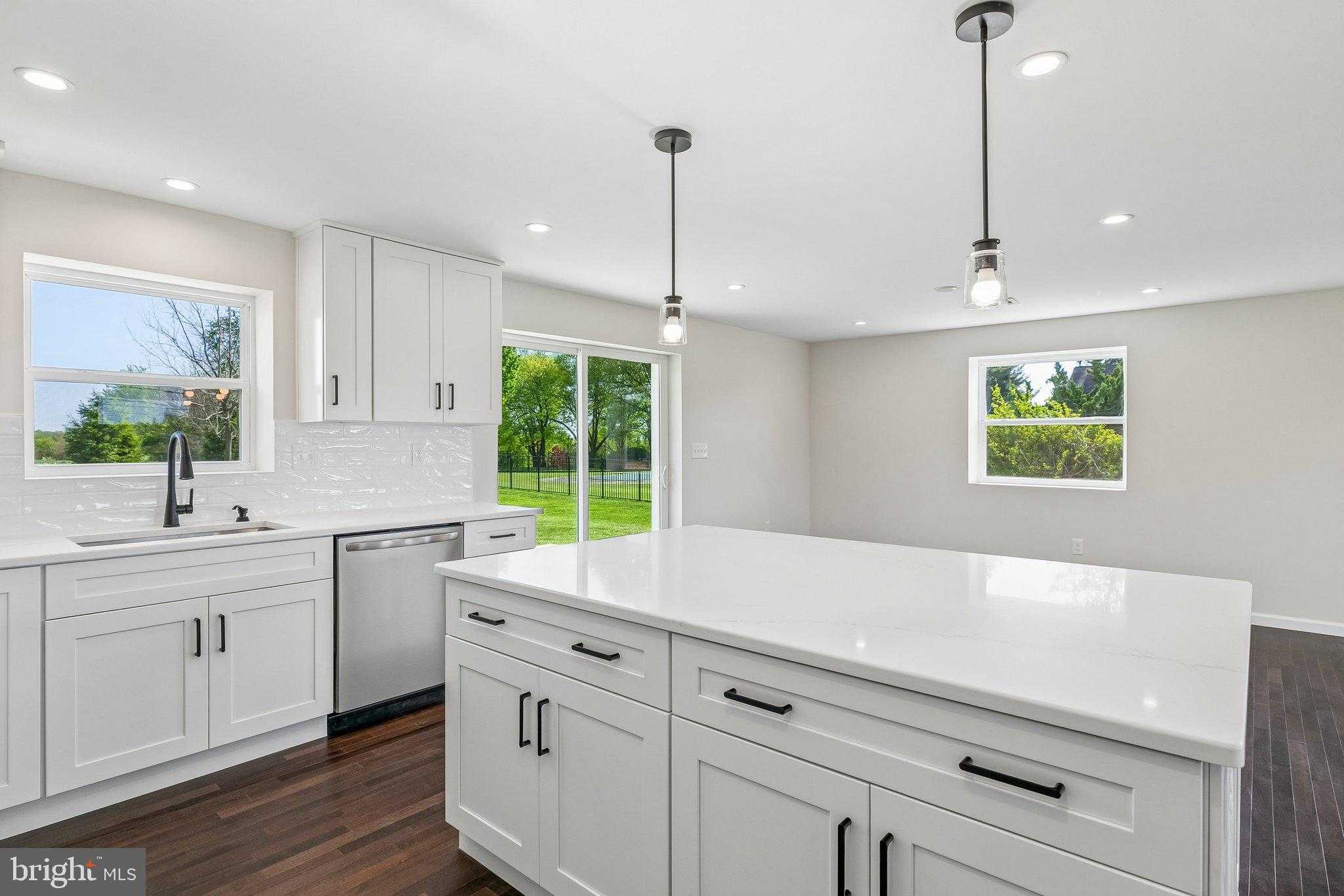 2720 W Chester Rd photo 9