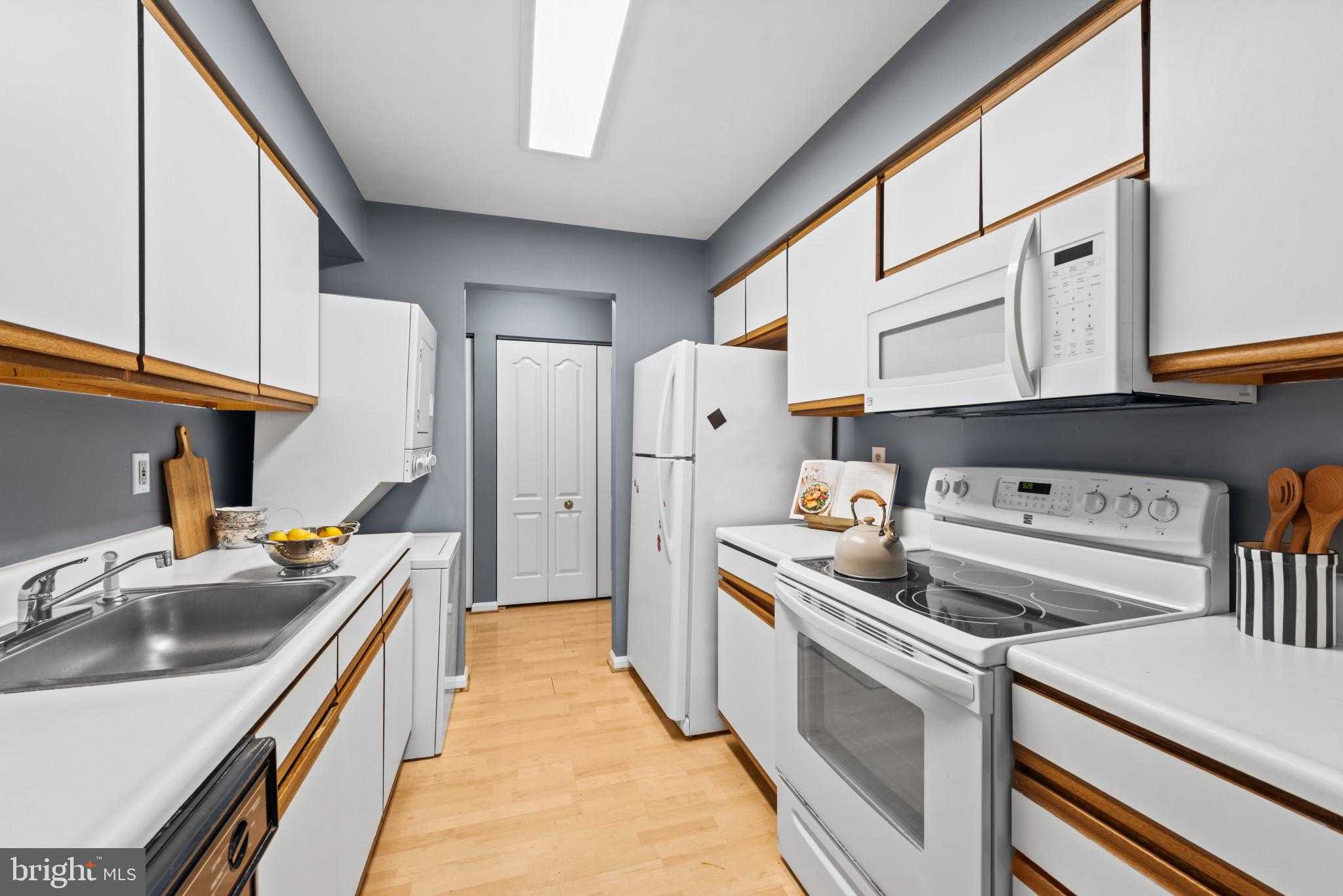 8605 Falls Run Rd Apt B photo 11