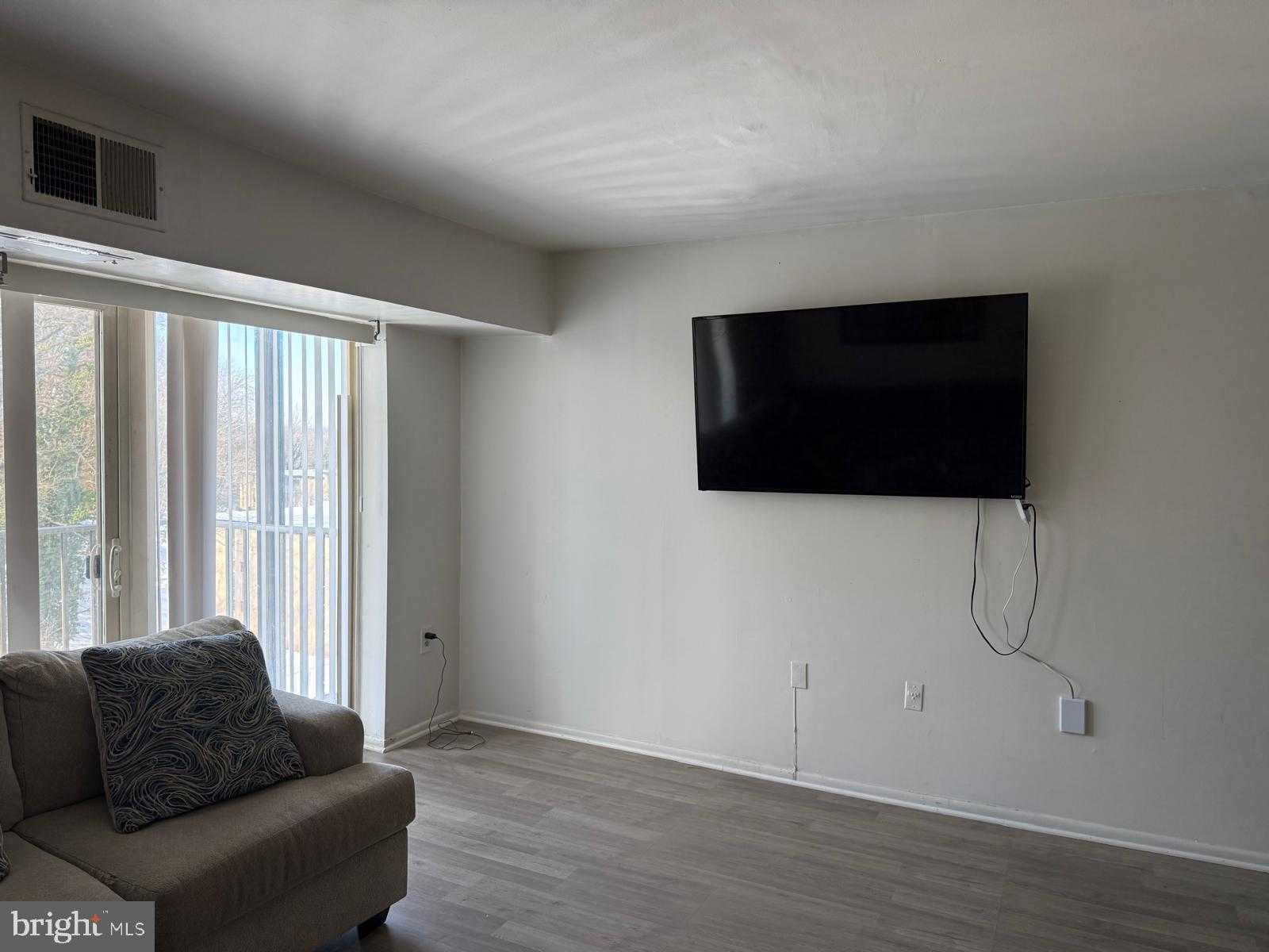 5215 Newton St Apt 302 photo 4