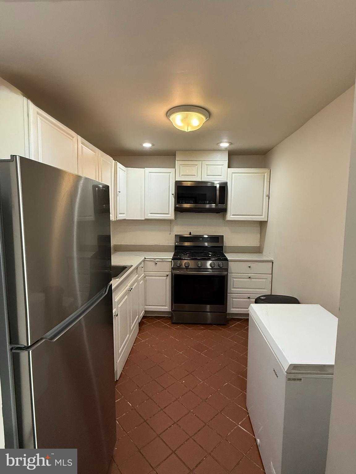 5215 Newton St Apt 302 photo 7
