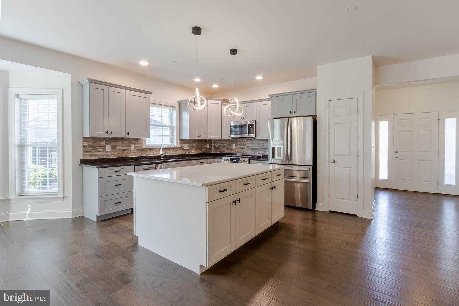 151 Rushcliffe St photo 10