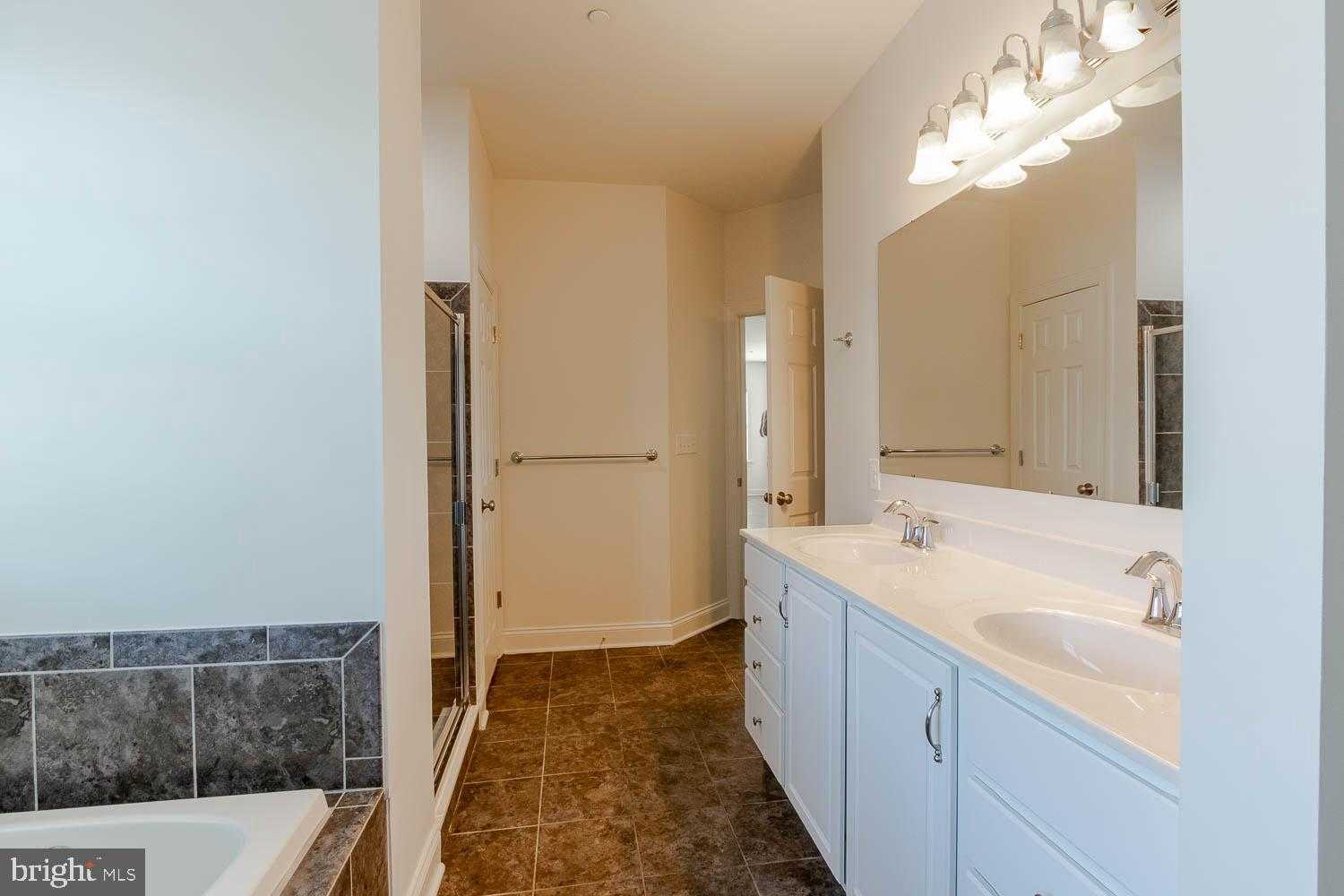 151 Rushcliffe St photo 21