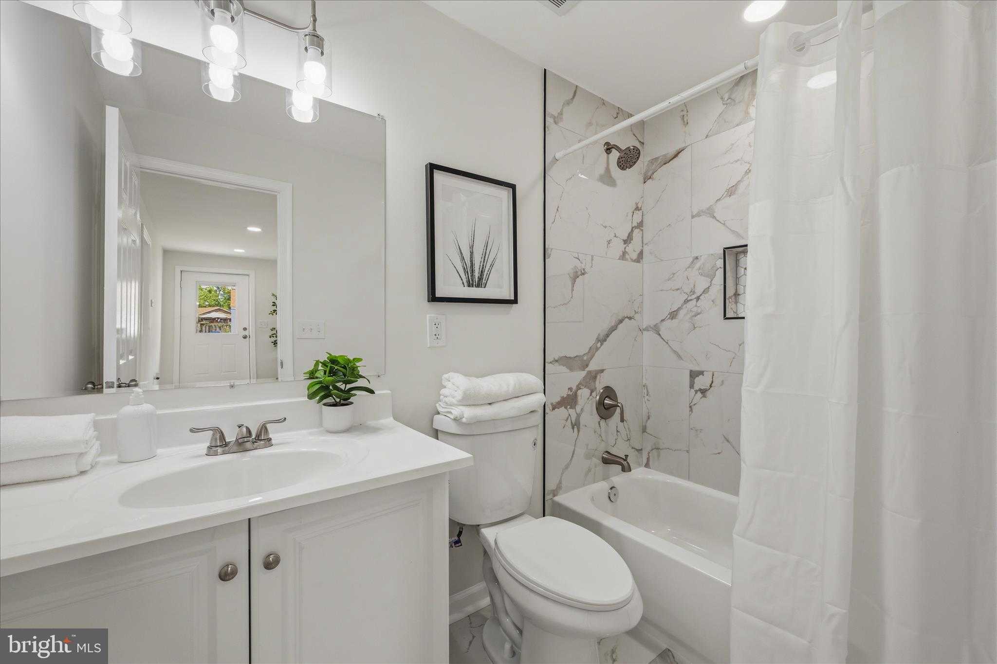945 Renfrew St photo 19