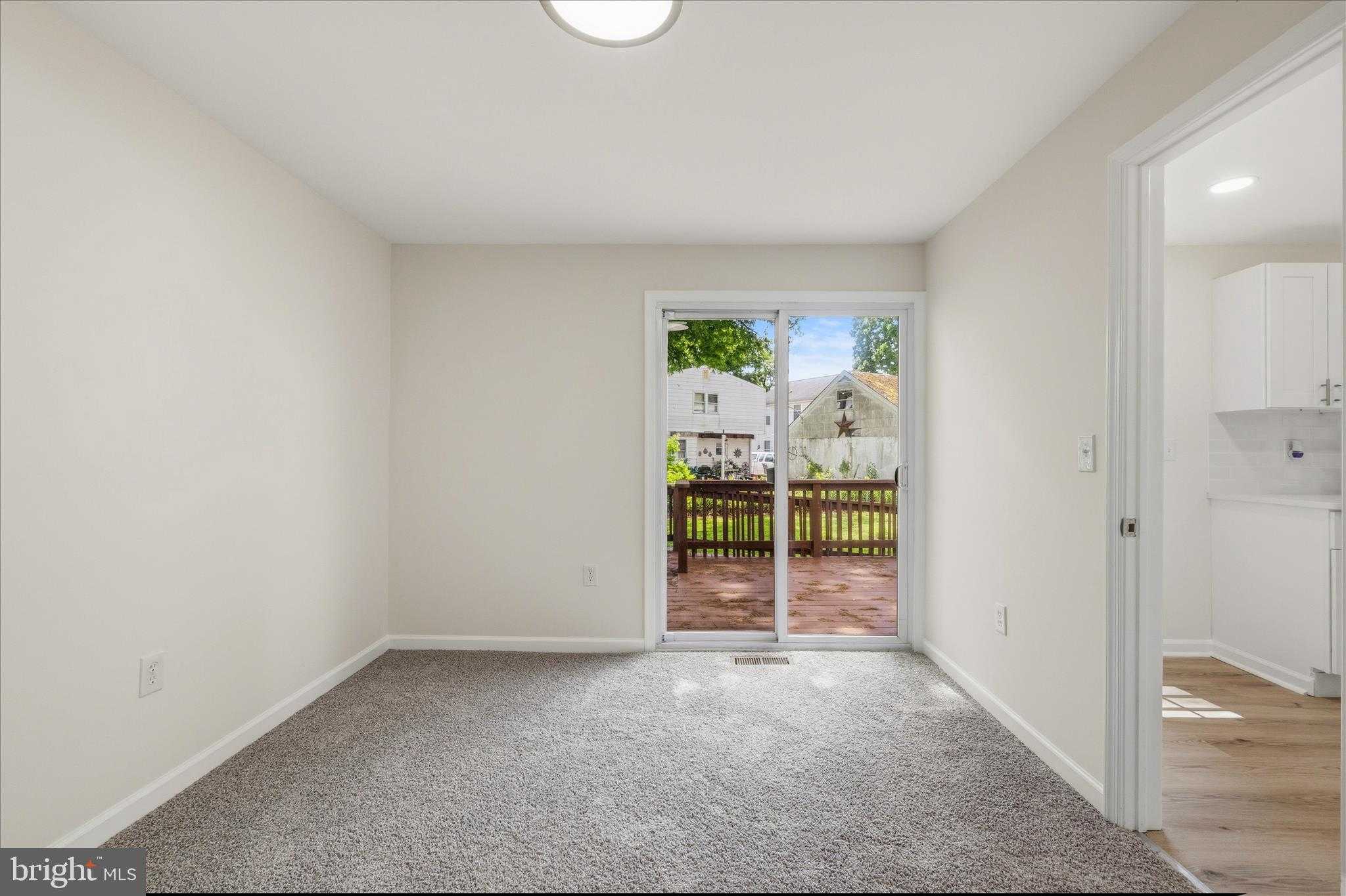 945 Renfrew St photo 21