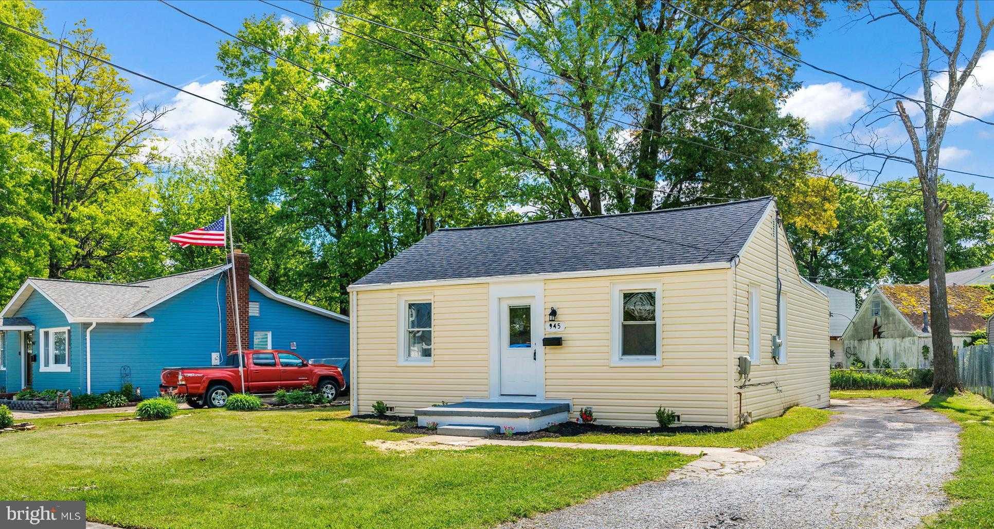945 Renfrew St photo 26