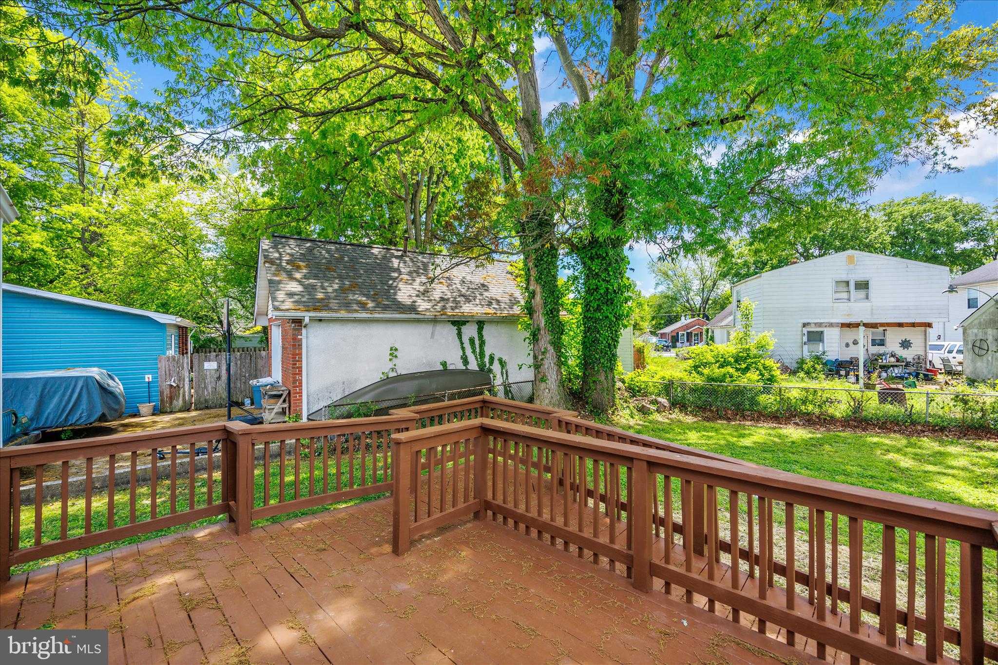 945 Renfrew St photo 29