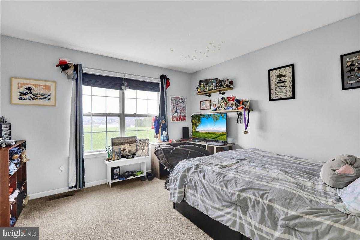 221 Oval Dr photo 32