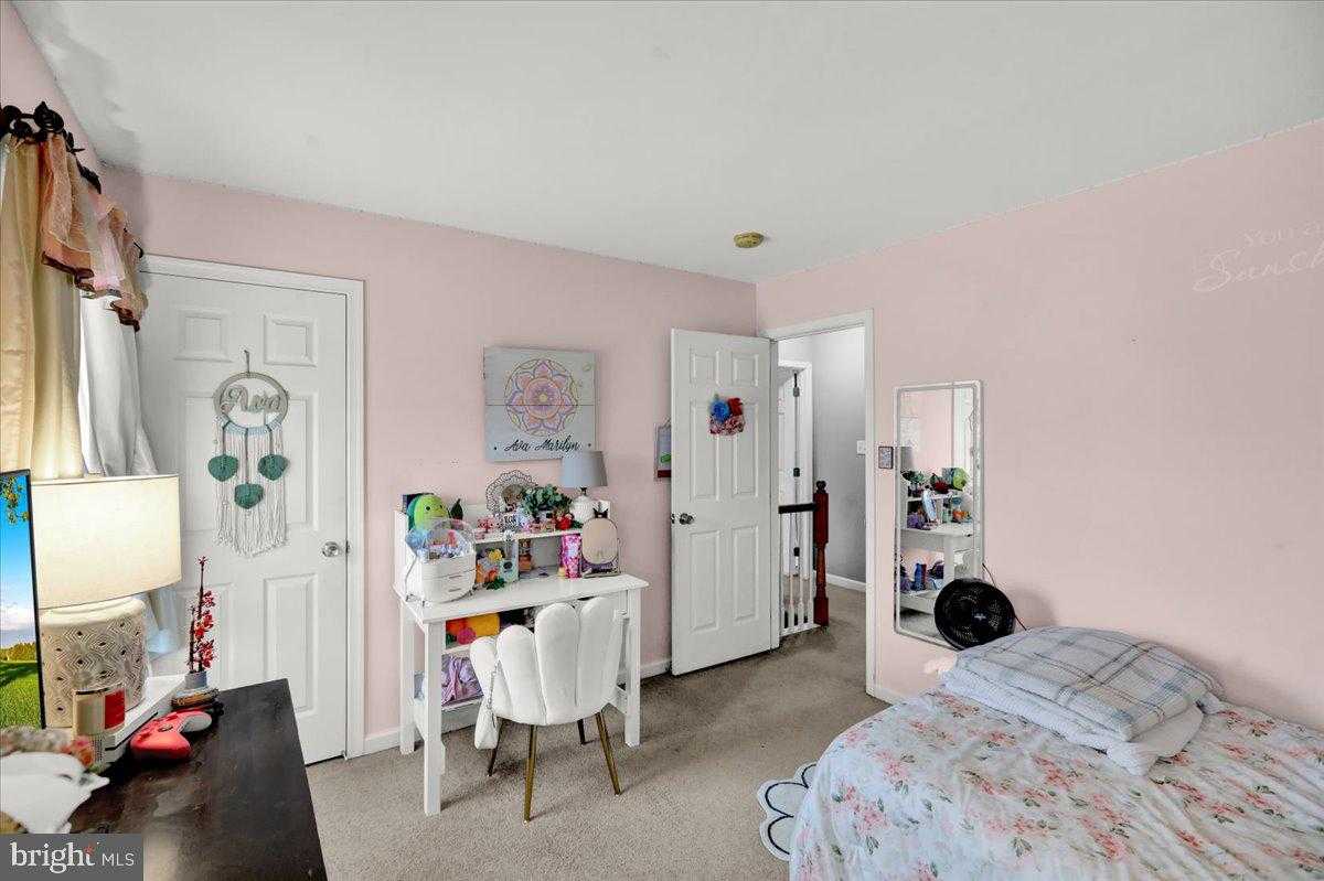 221 Oval Dr photo 34