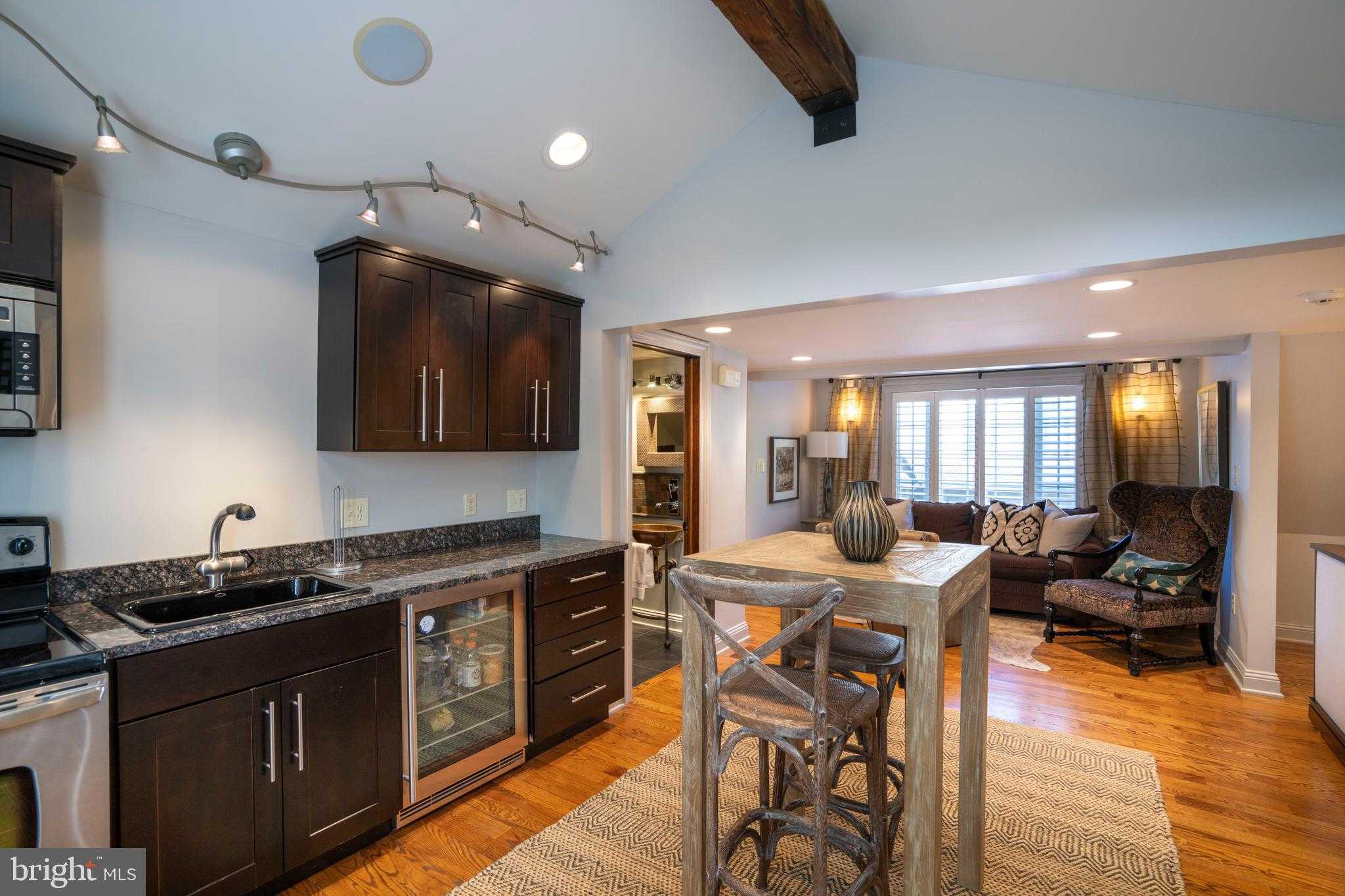 157 Manhasset CT photo 24