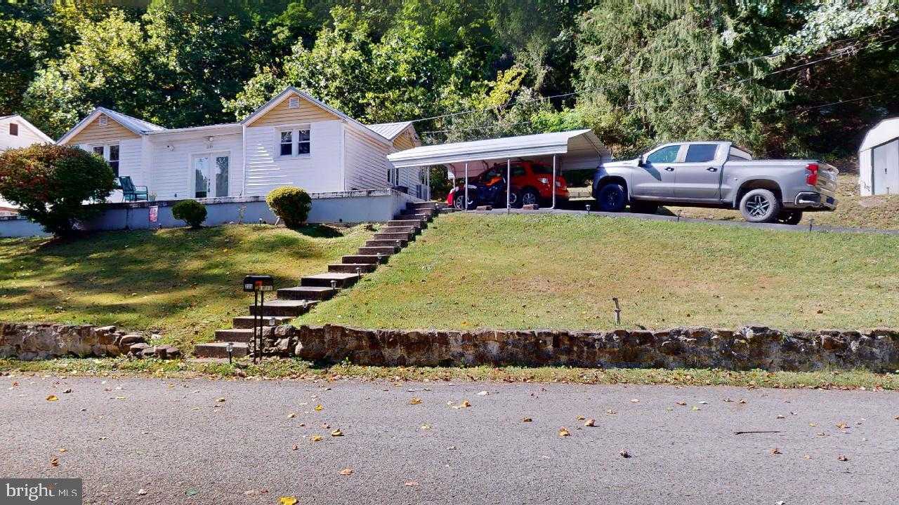 239 Hampshire Ave photo 2