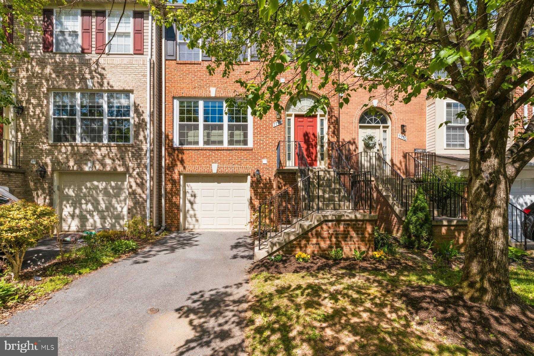 7728 Heritage Farm Dr photo 2