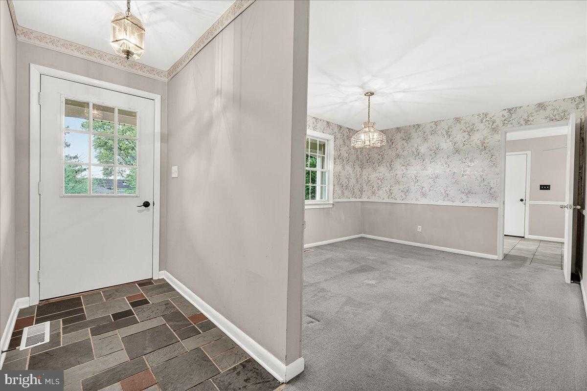 9 W Obrecht Rd photo 13