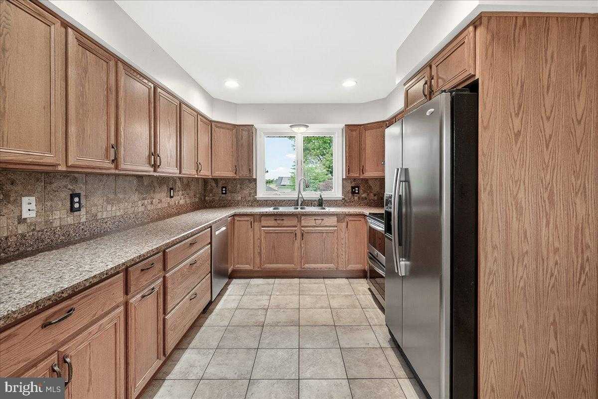 9 W Obrecht Rd photo 5