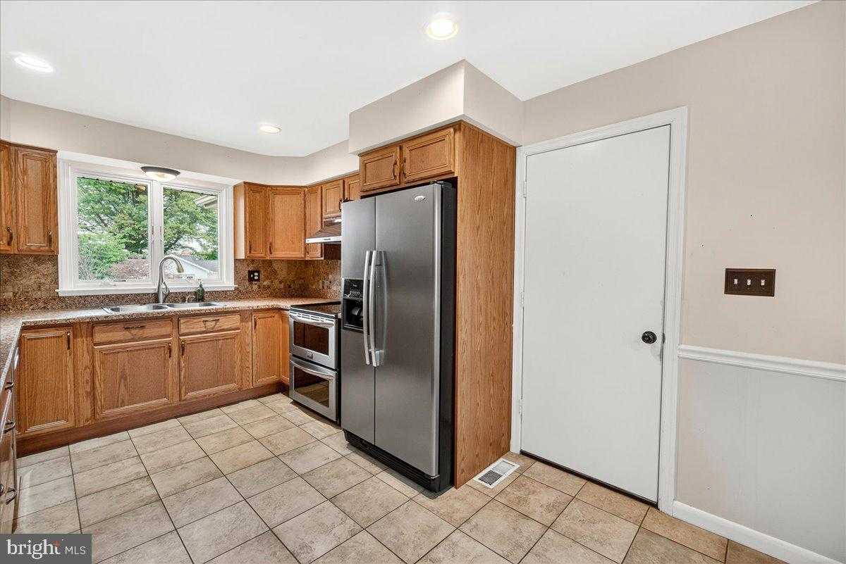 9 W Obrecht Rd photo 6