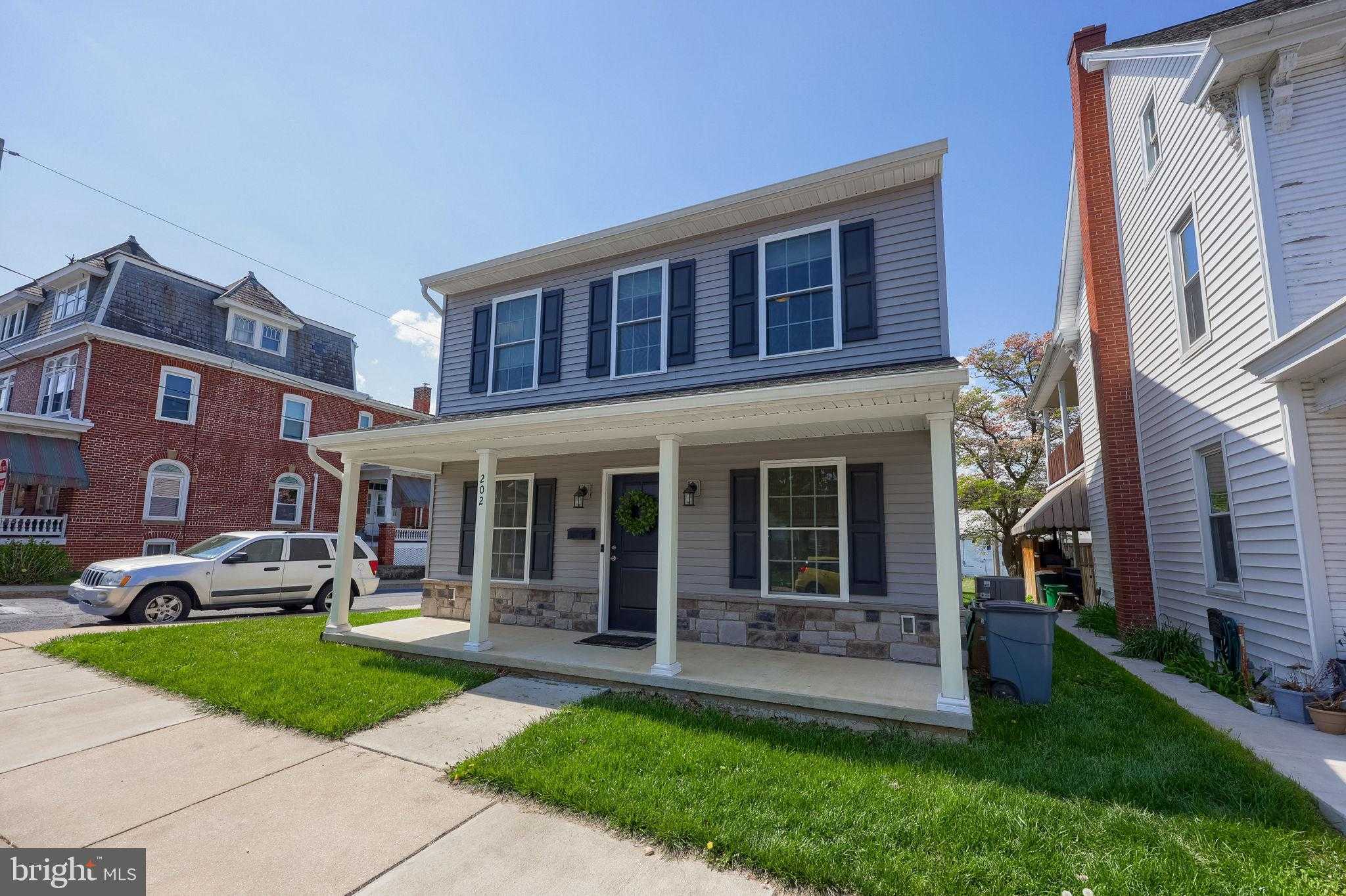 202 W Franklin St photo 3