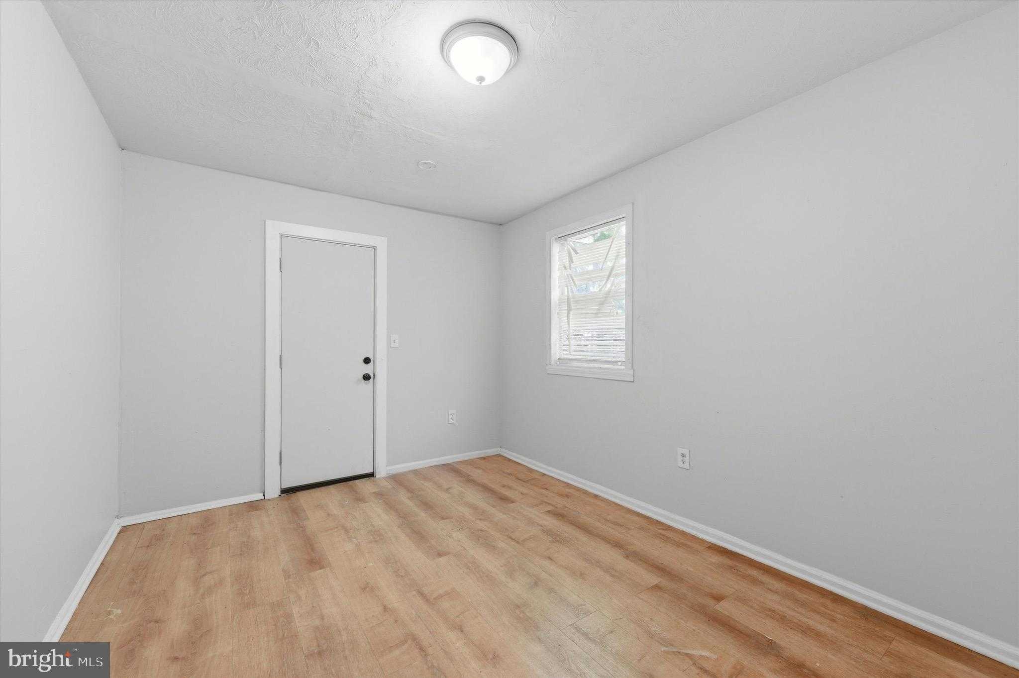 336 N Gross St photo 10