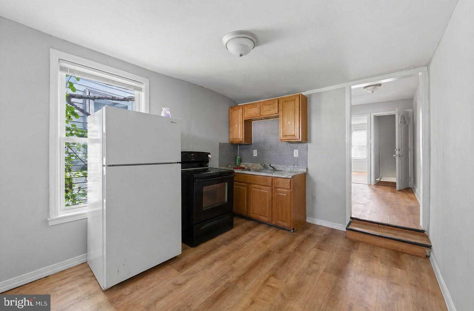 336 N Gross St photo 2