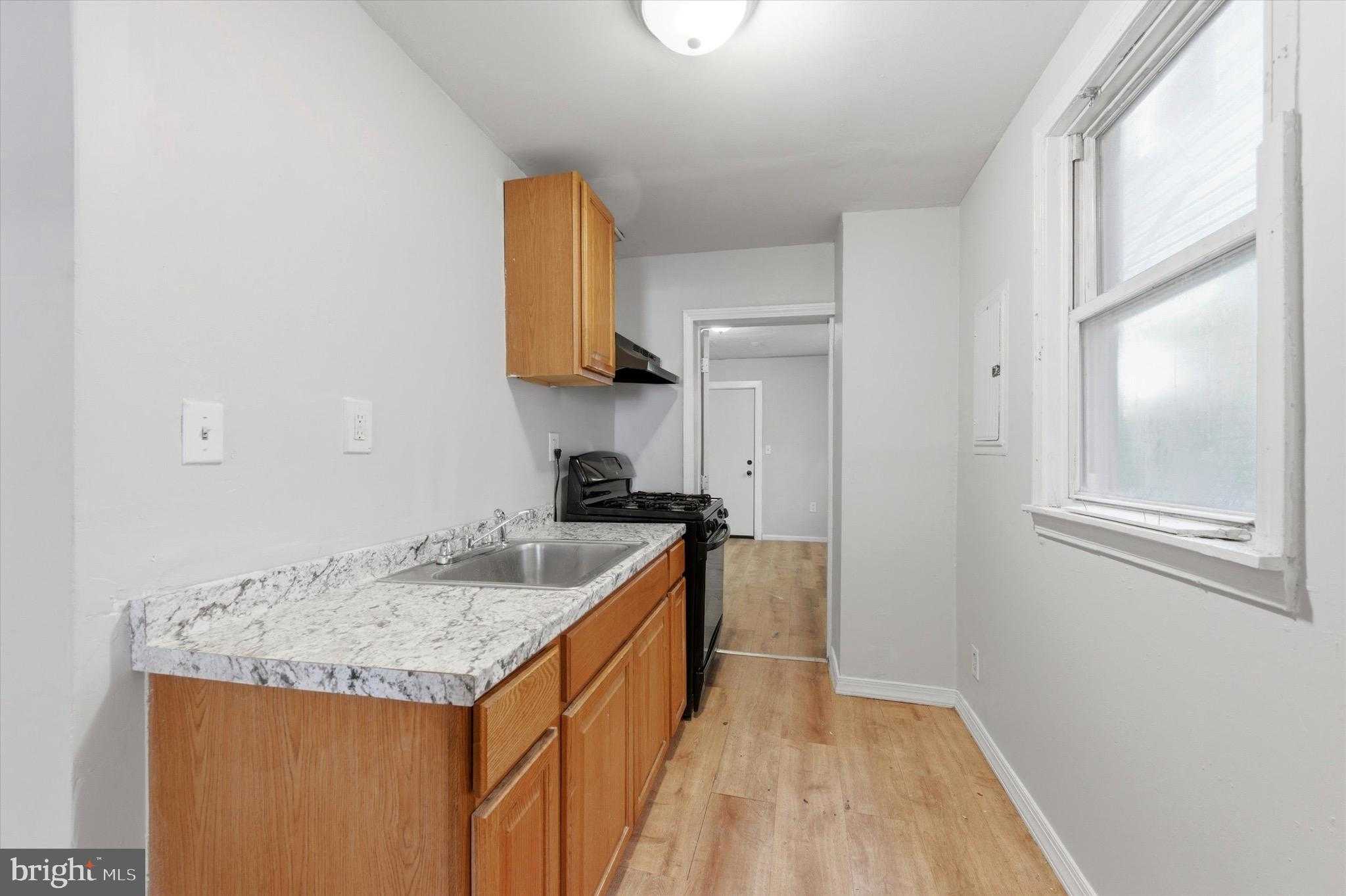336 N Gross St photo 4