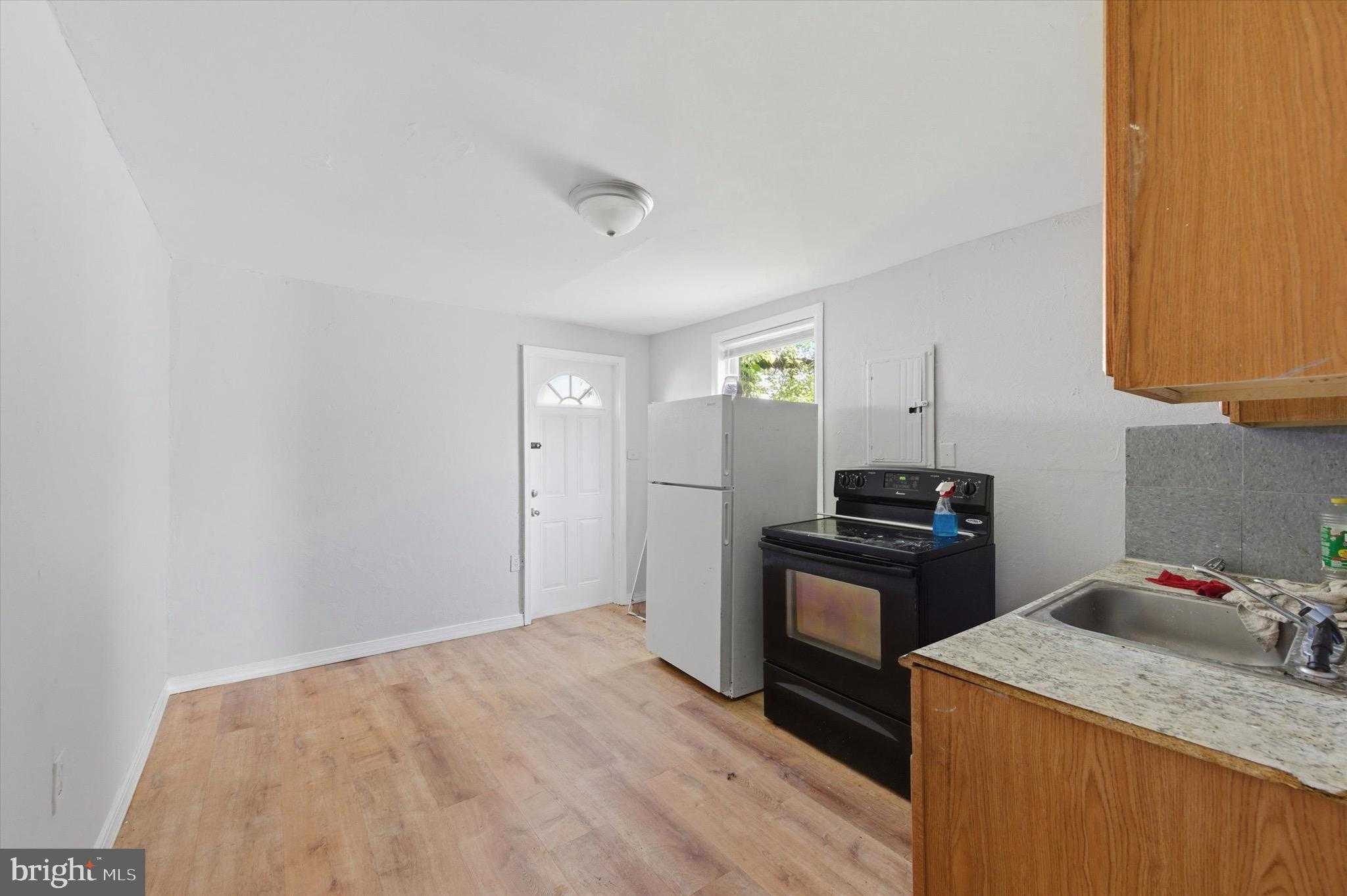 336 N Gross St photo 5
