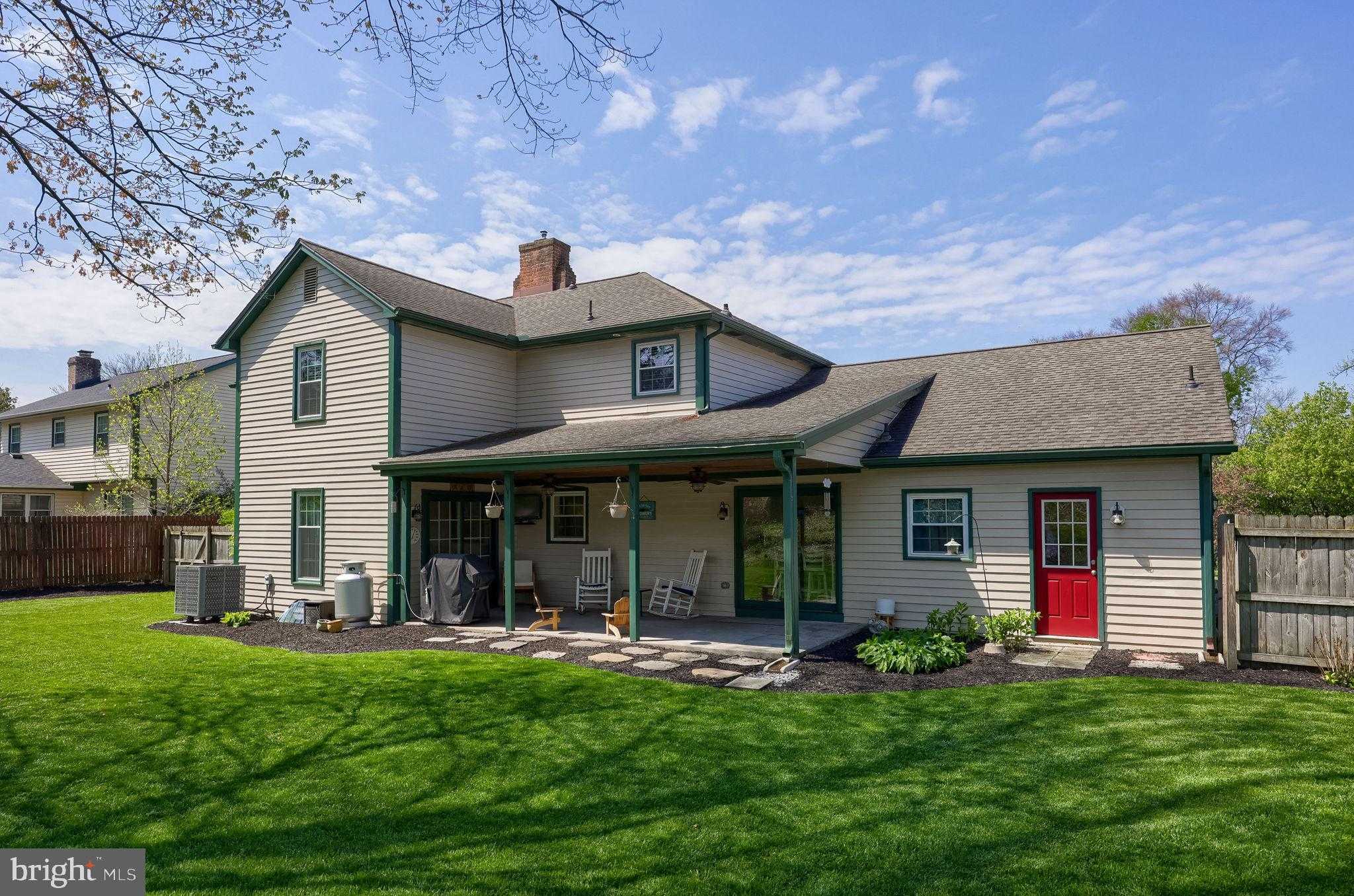 483 Woodcrest Dr photo 7