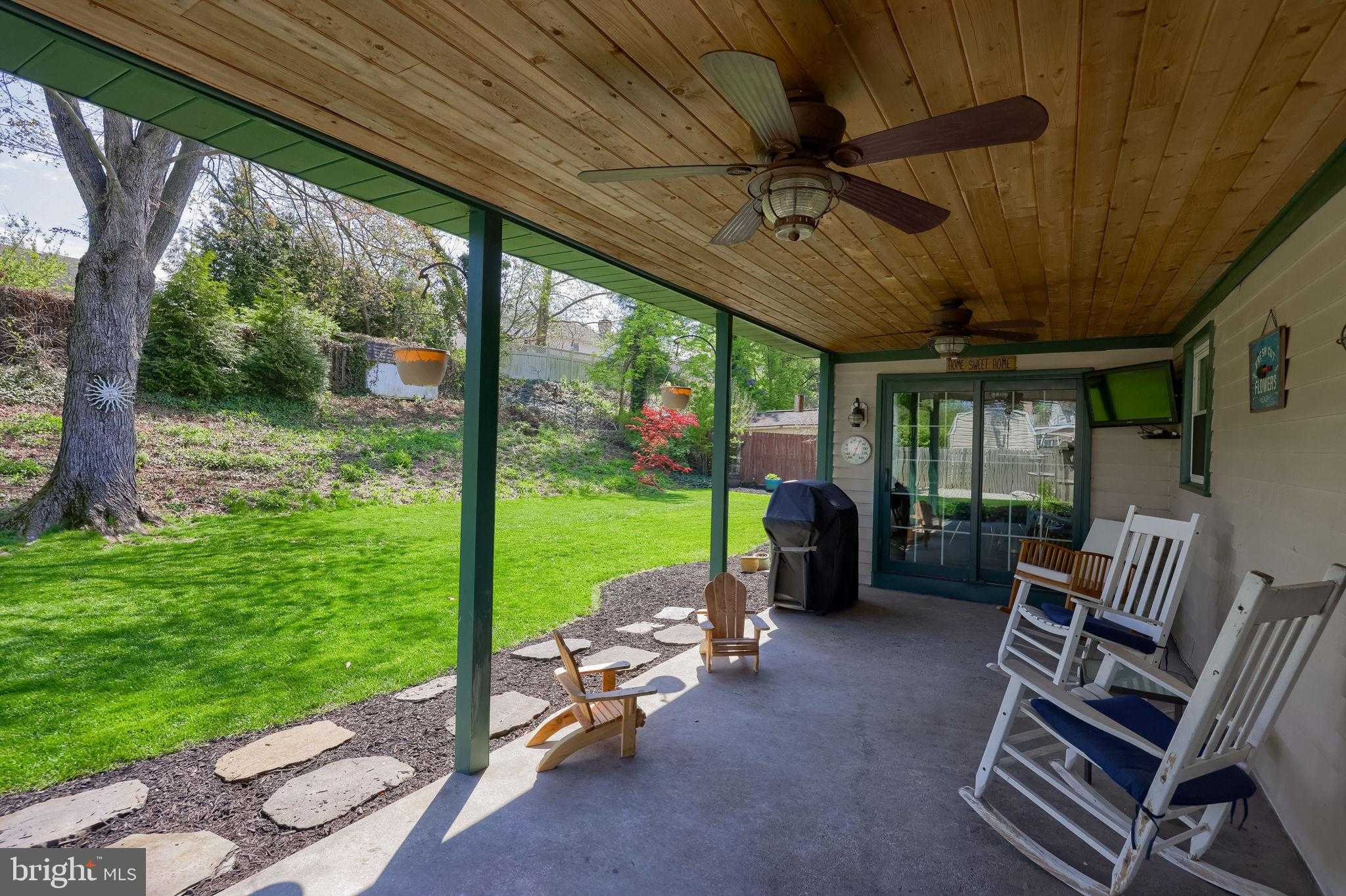 483 Woodcrest Dr photo 9