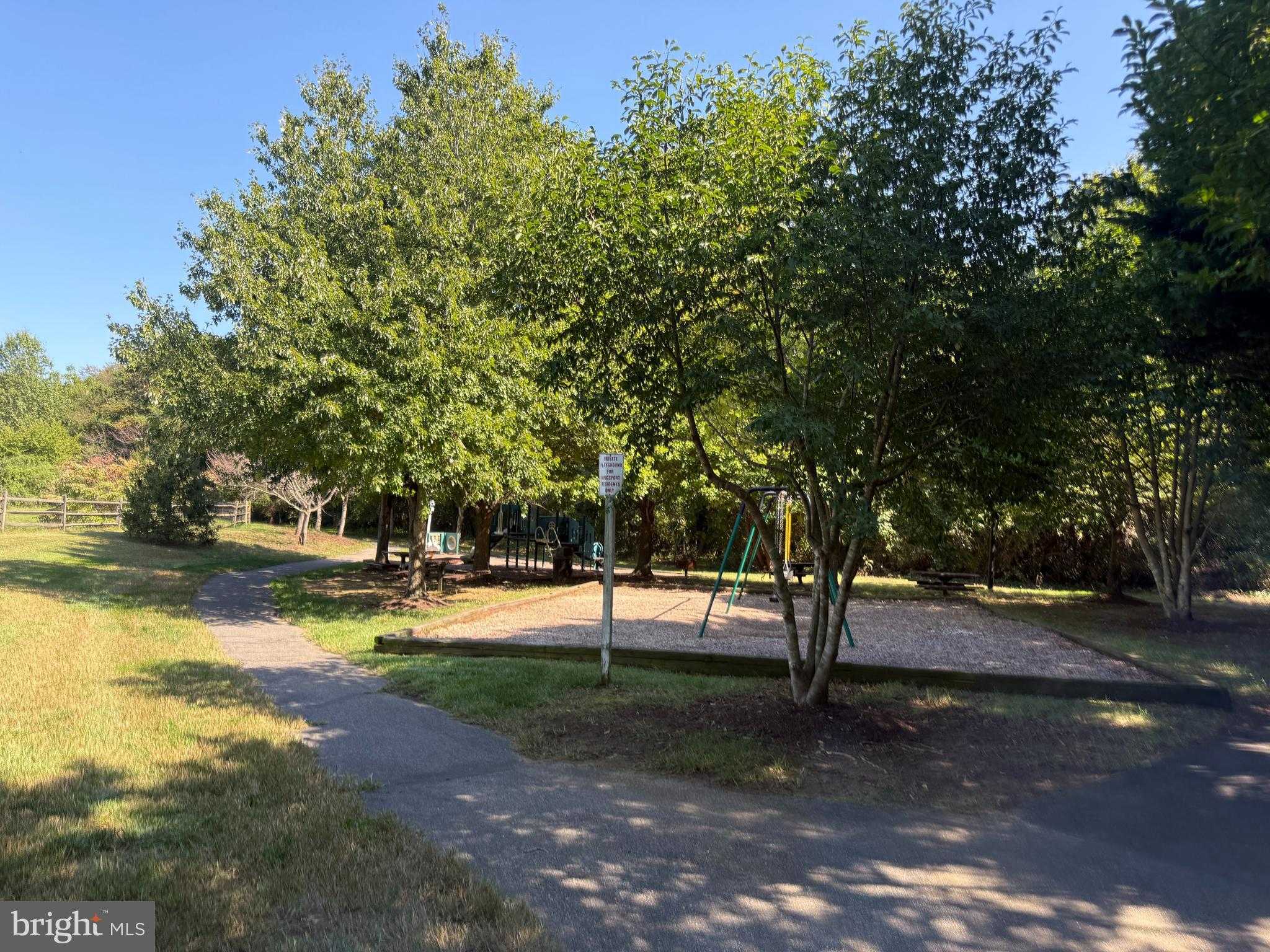 730 Crisfield Way photo 32