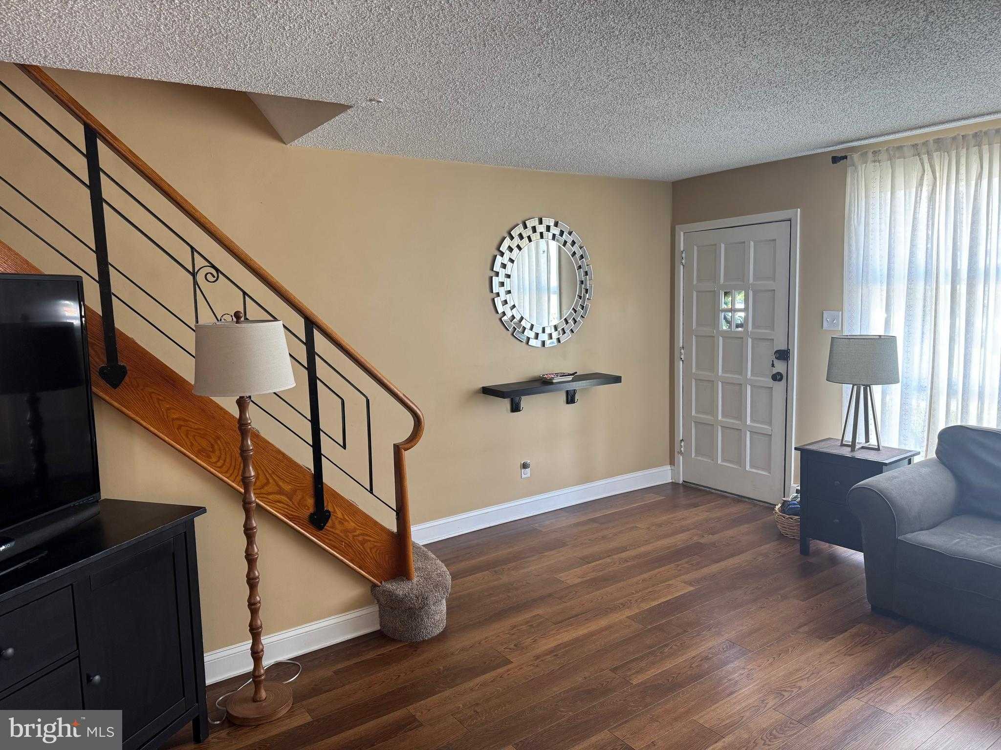 1018 Loney St photo 3